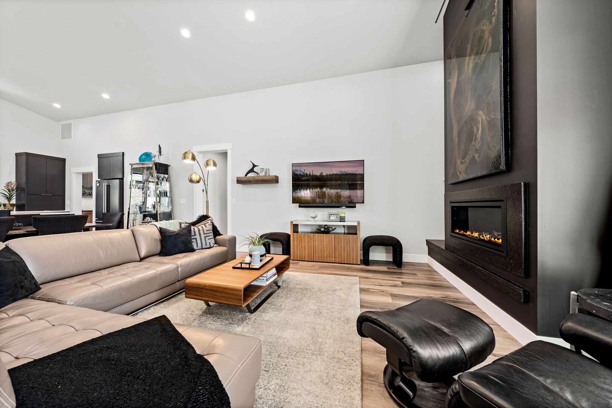 330 E Diamond Peak Avenue