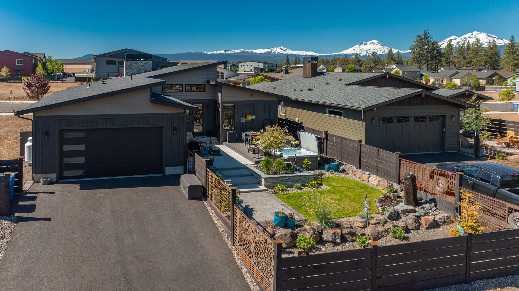 330 E Diamond Peak Avenue