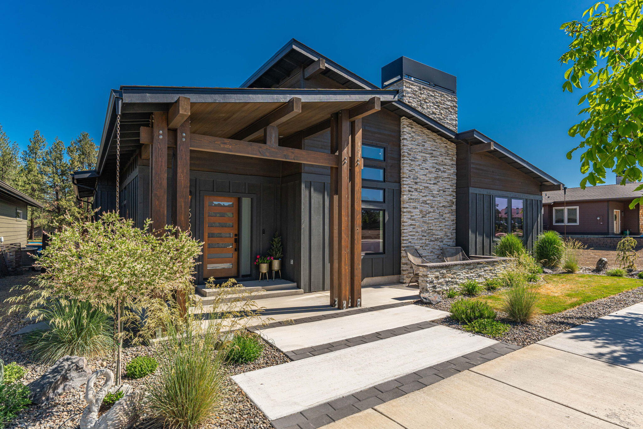 330 E Diamond Peak Avenue