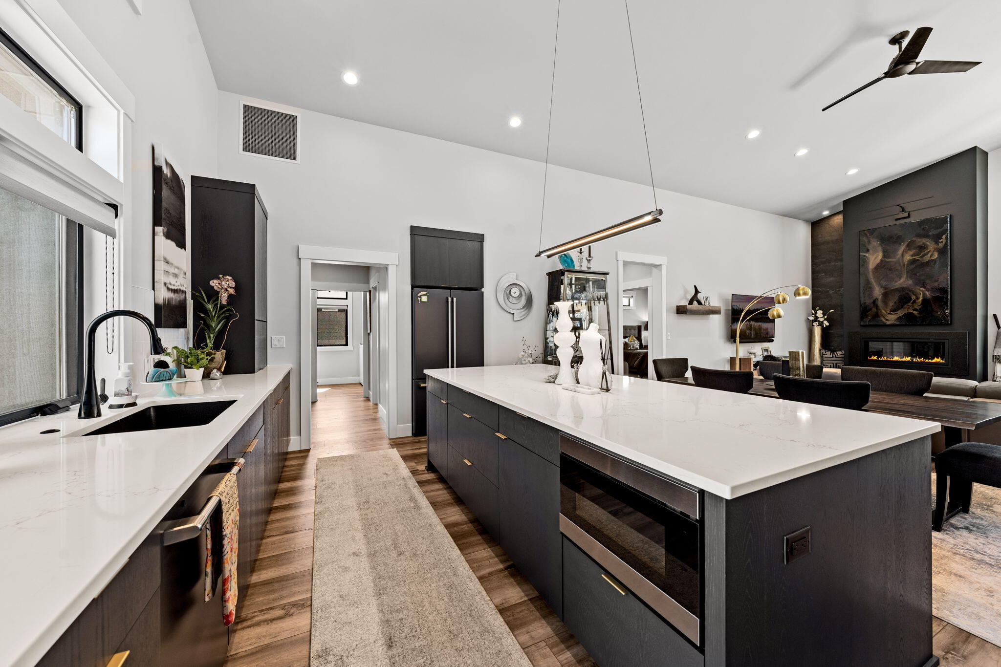 330 E Diamond Peak Avenue