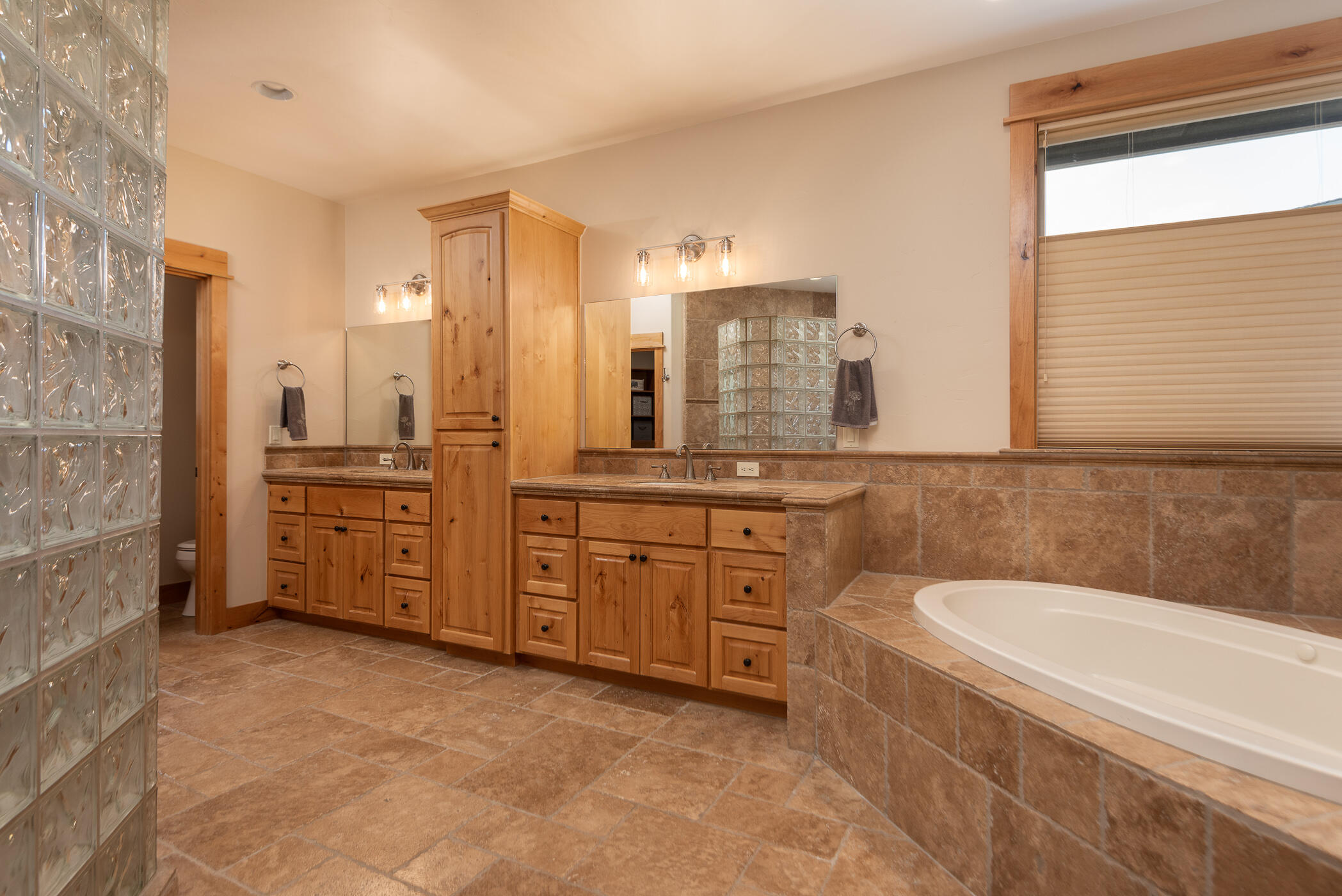 3409 NW Bryce Canyon Lane