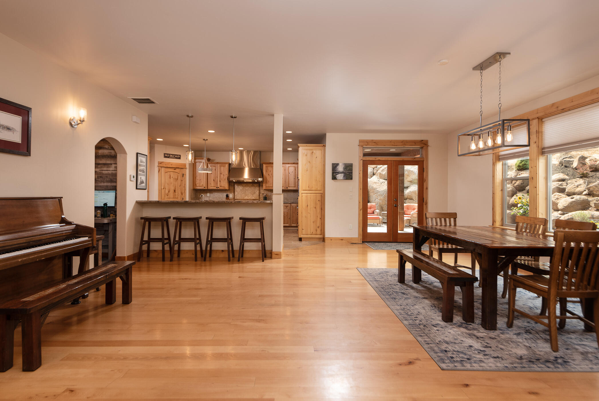 3409 NW Bryce Canyon Lane