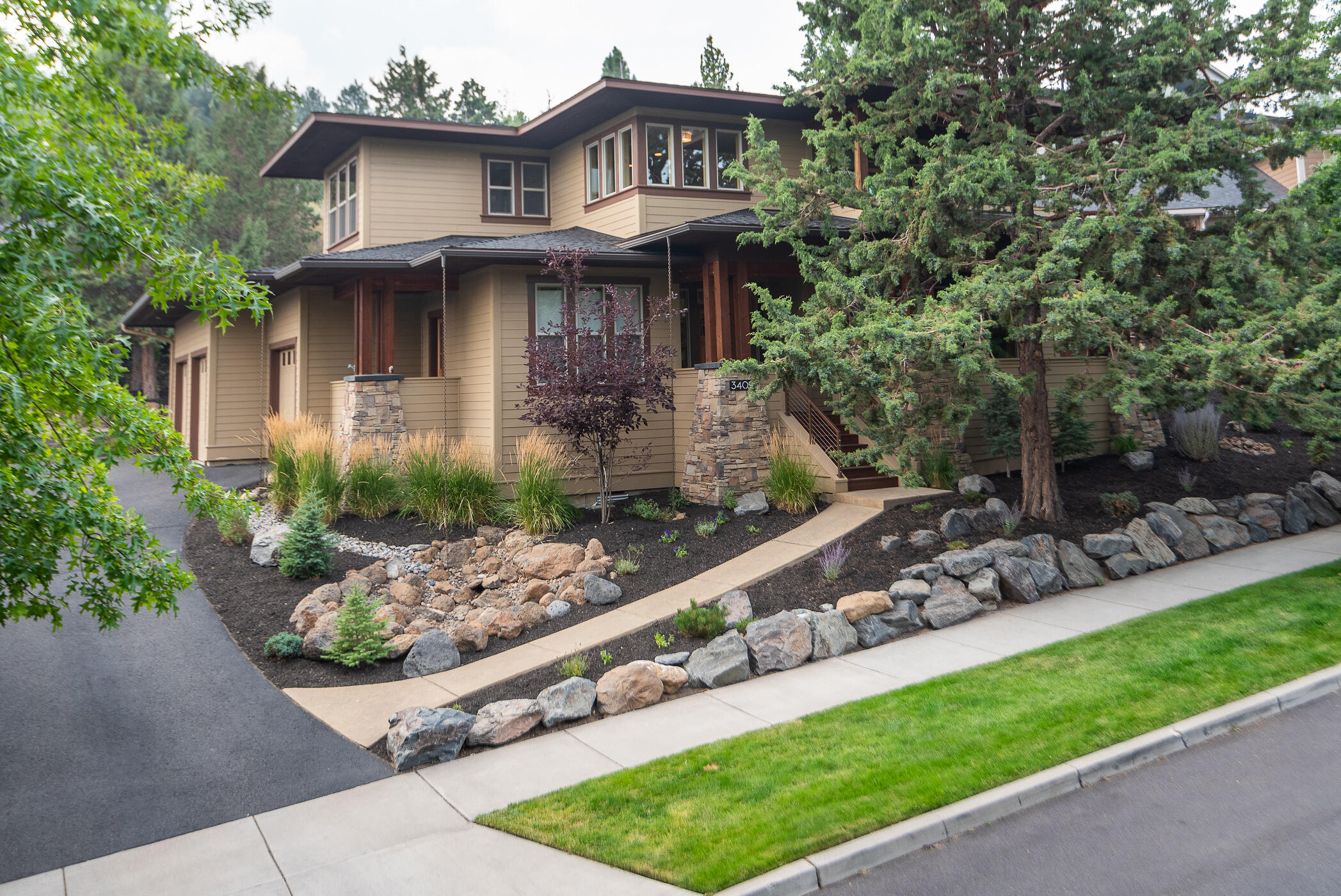 3409 NW Bryce Canyon Lane