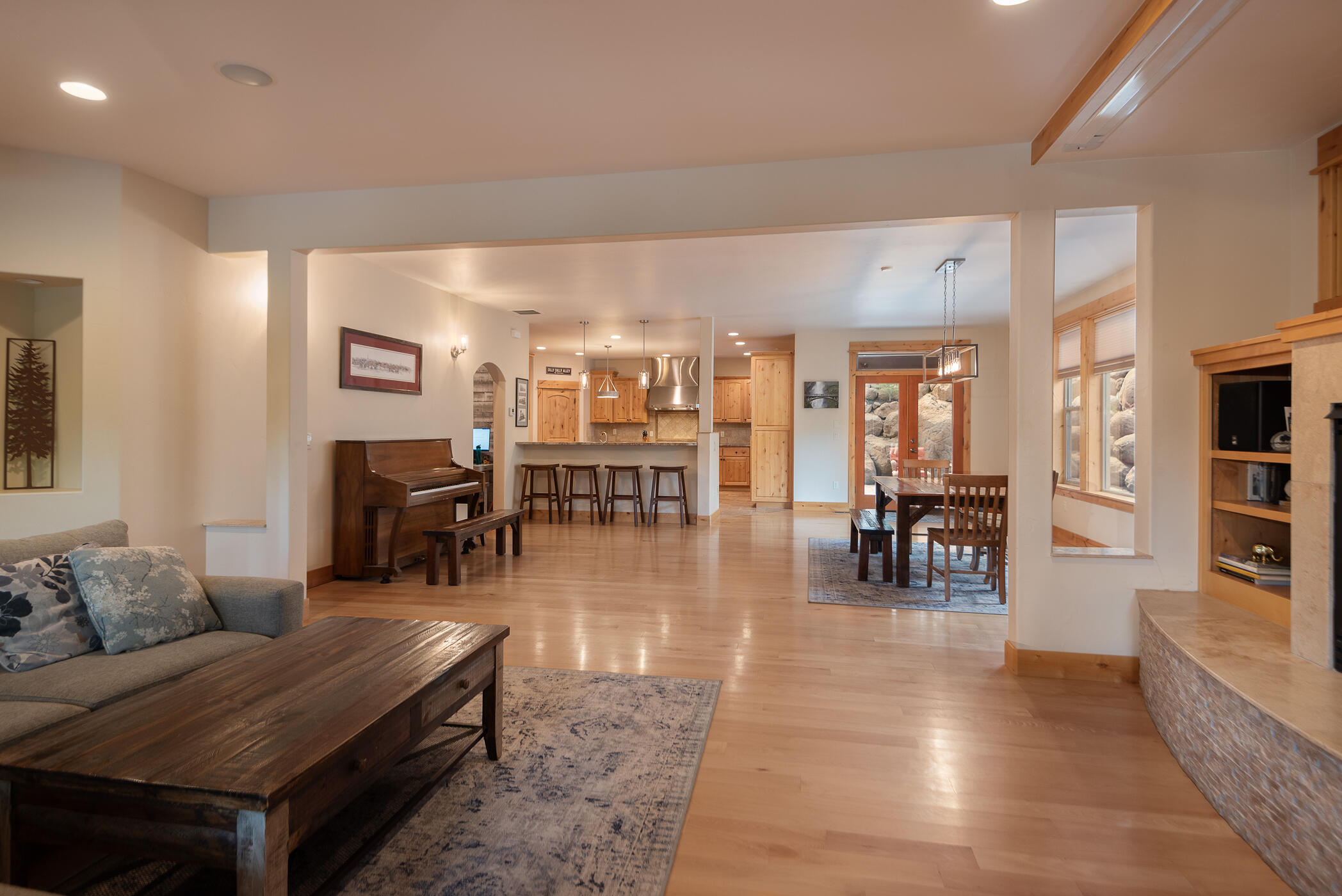 3409 NW Bryce Canyon Lane