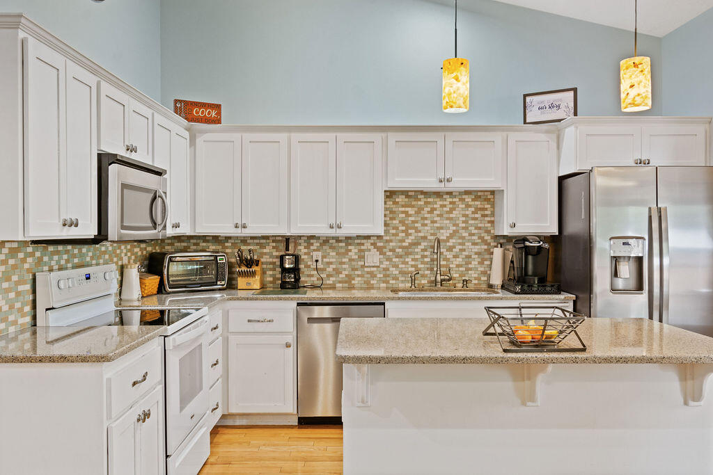 20544 Peak Ave Avenue