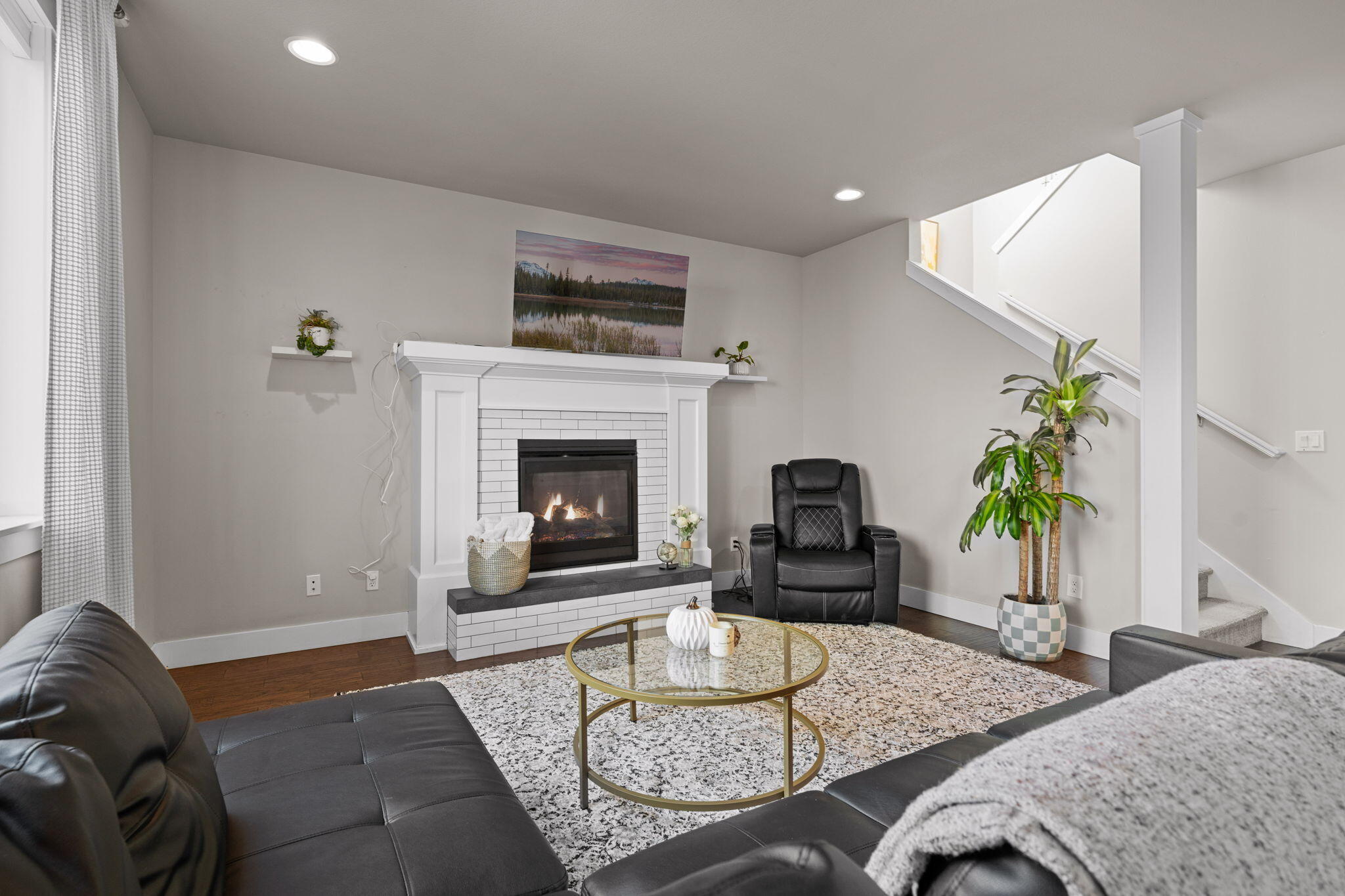 1306 NE Hoover Loop