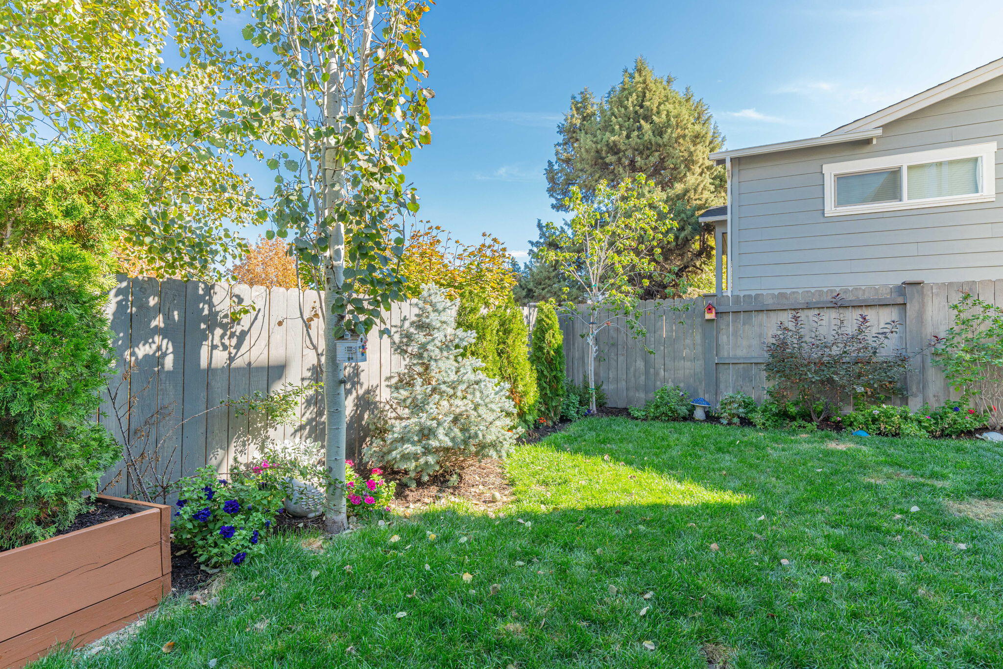 1306 NE Hoover Loop