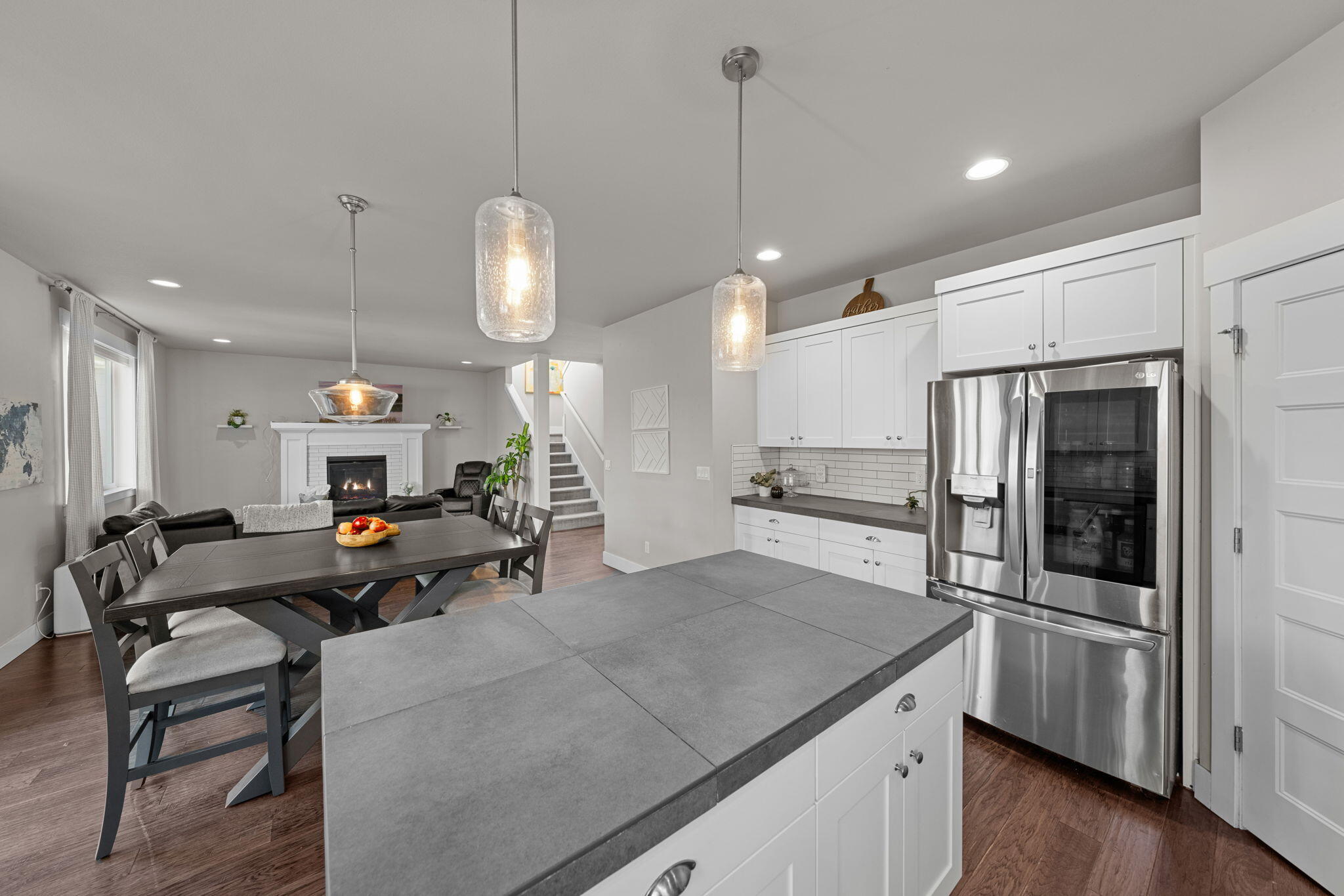 1306 NE Hoover Loop