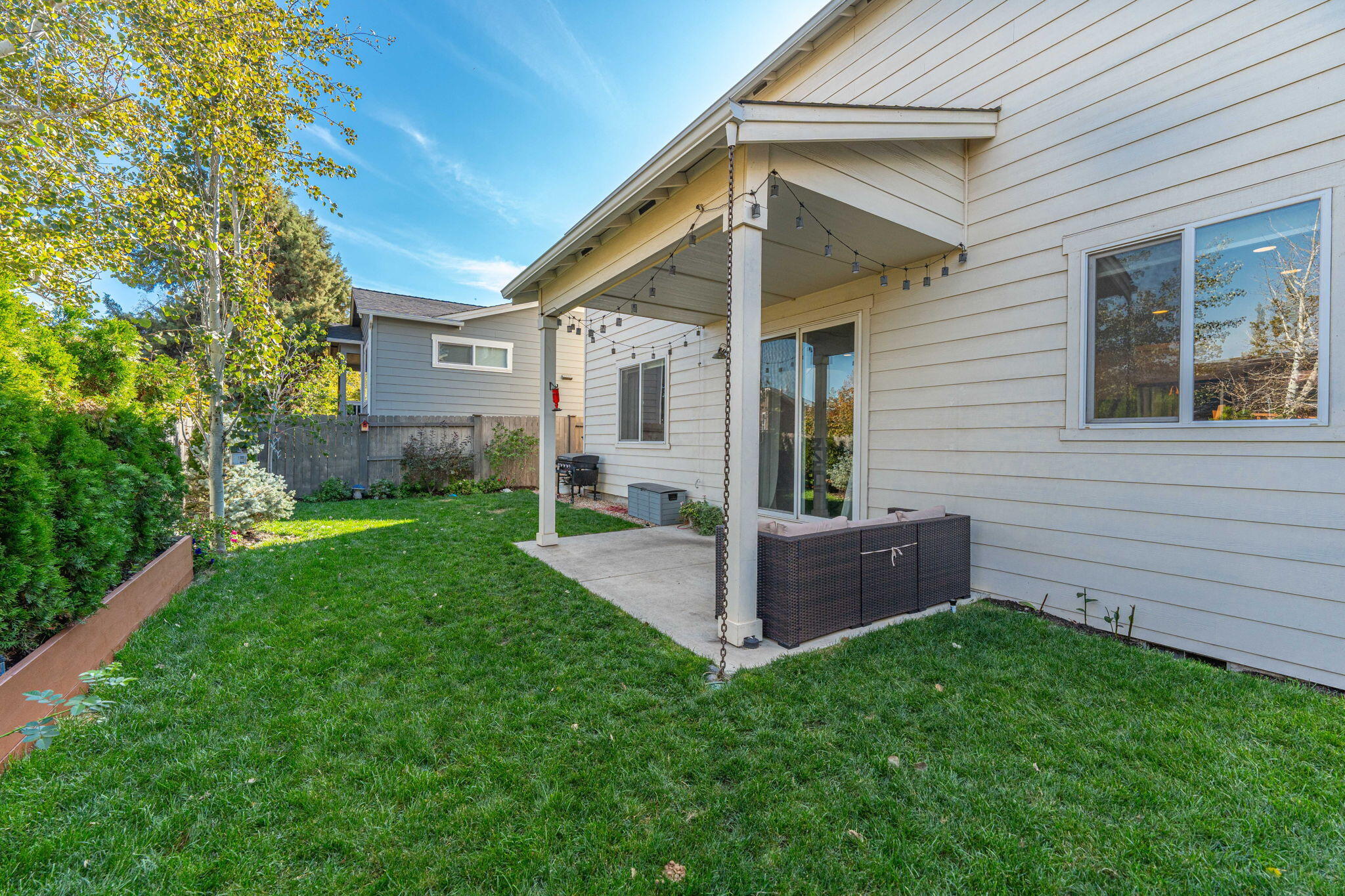 1306 NE Hoover Loop