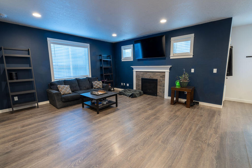 1169 W Williamson Avenue