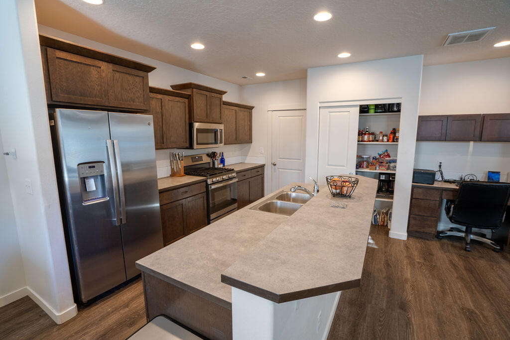 1169 W Williamson Avenue