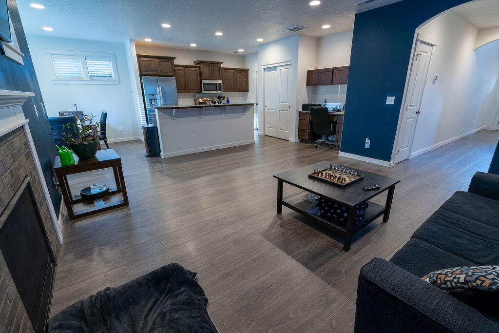 1169 W Williamson Avenue