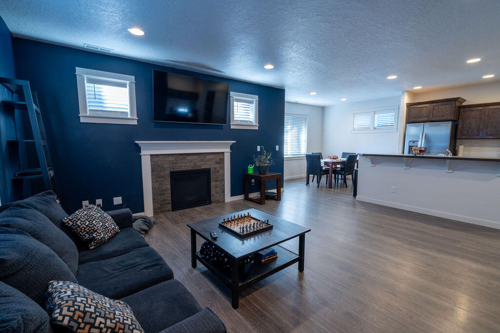 1169 W Williamson Avenue