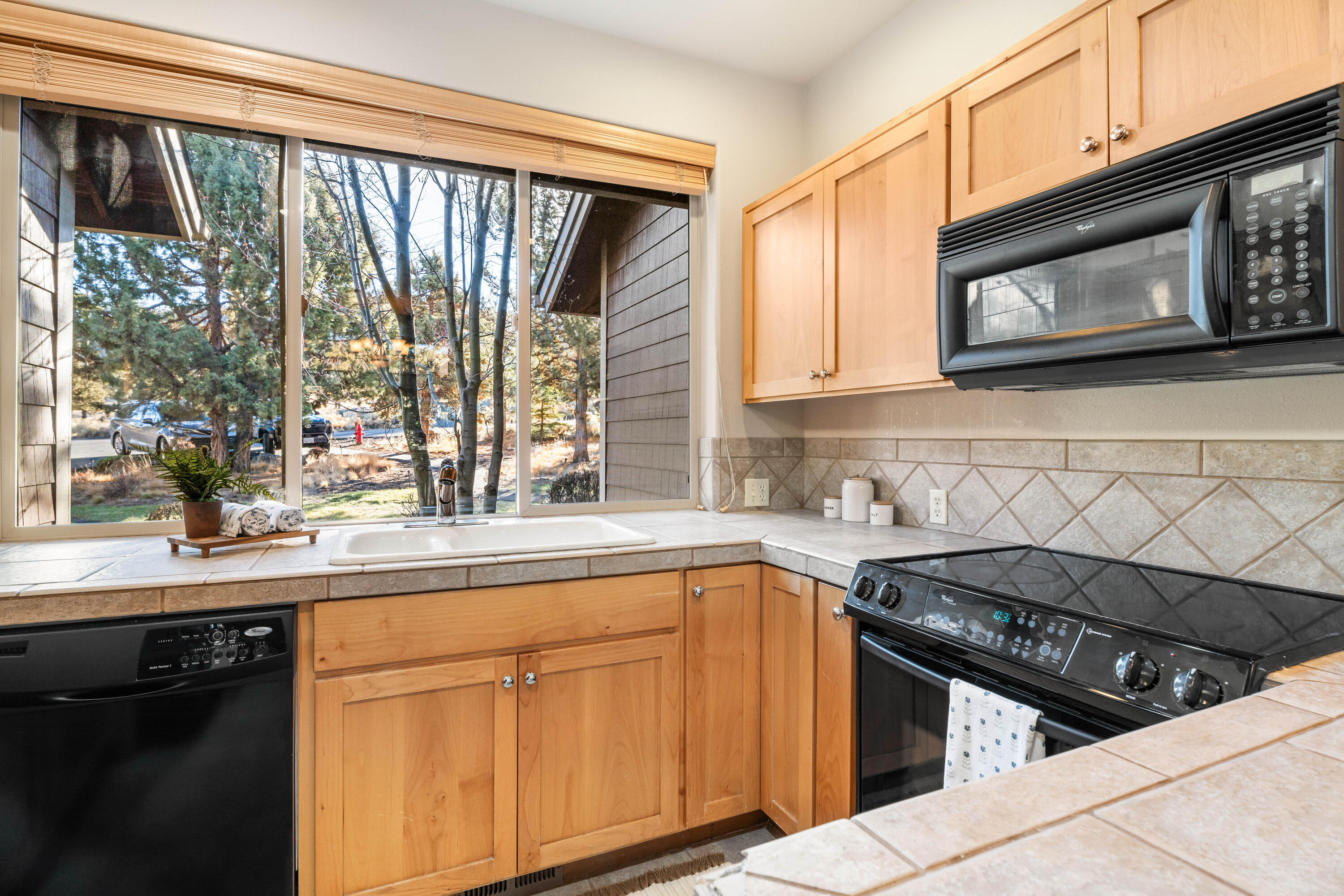1238 Highland View Loop