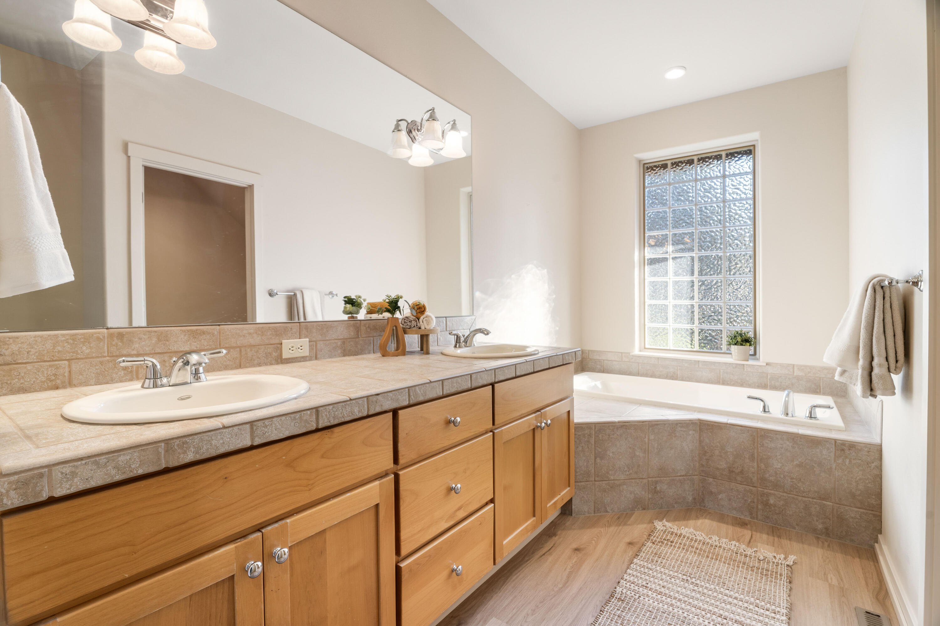1238 Highland View Loop
