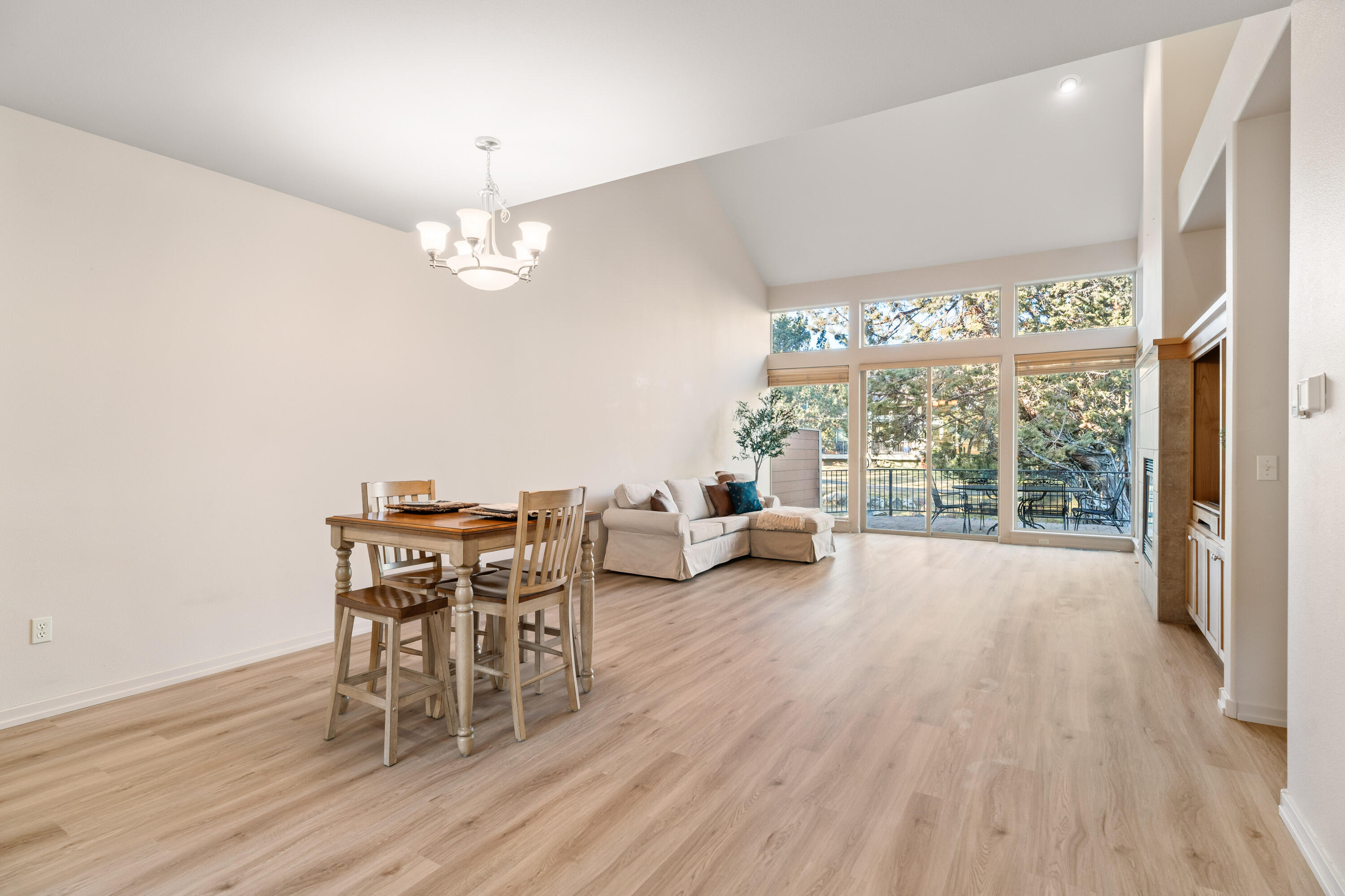1238 Highland View Loop