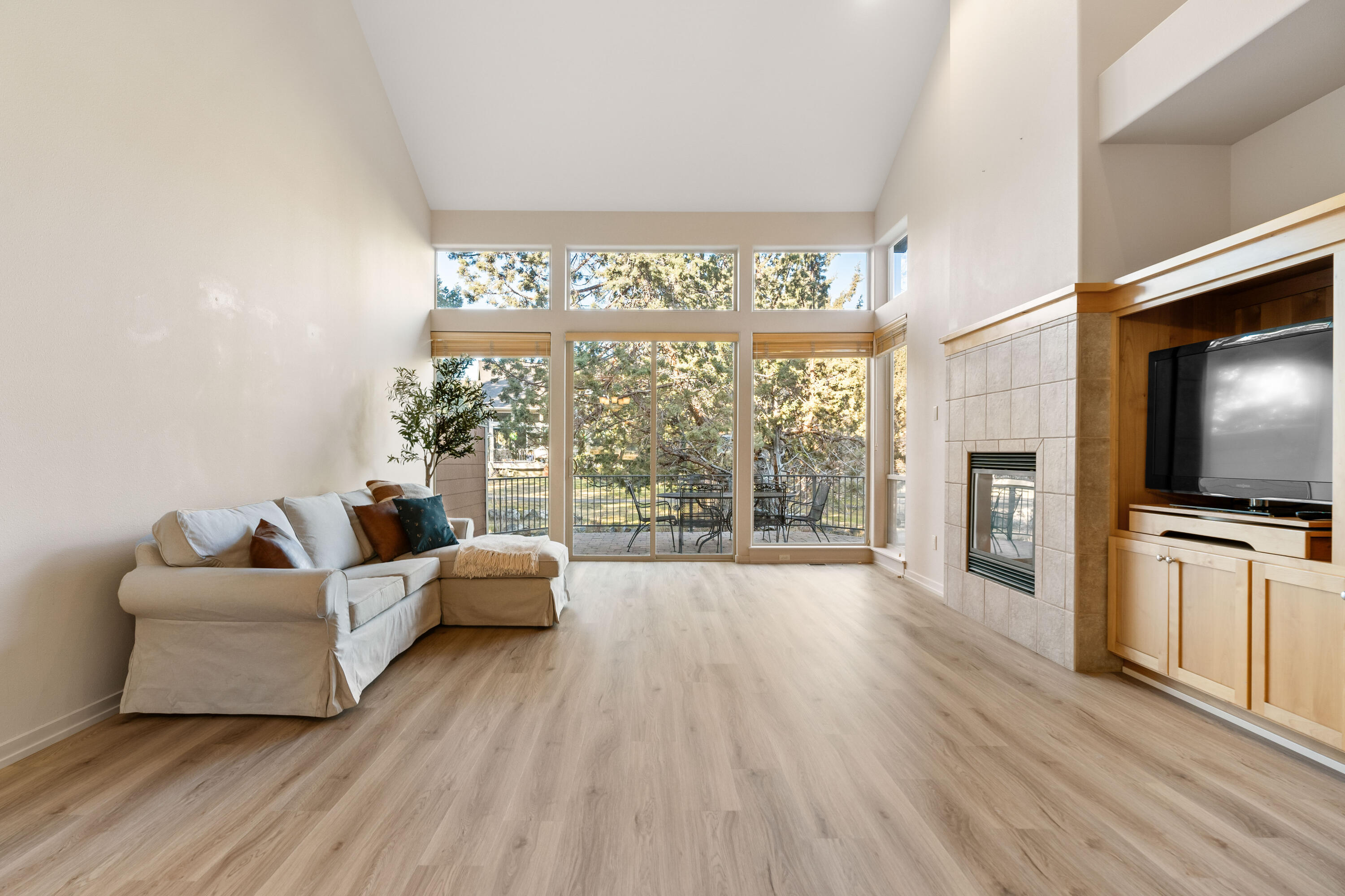 1238 Highland View Loop