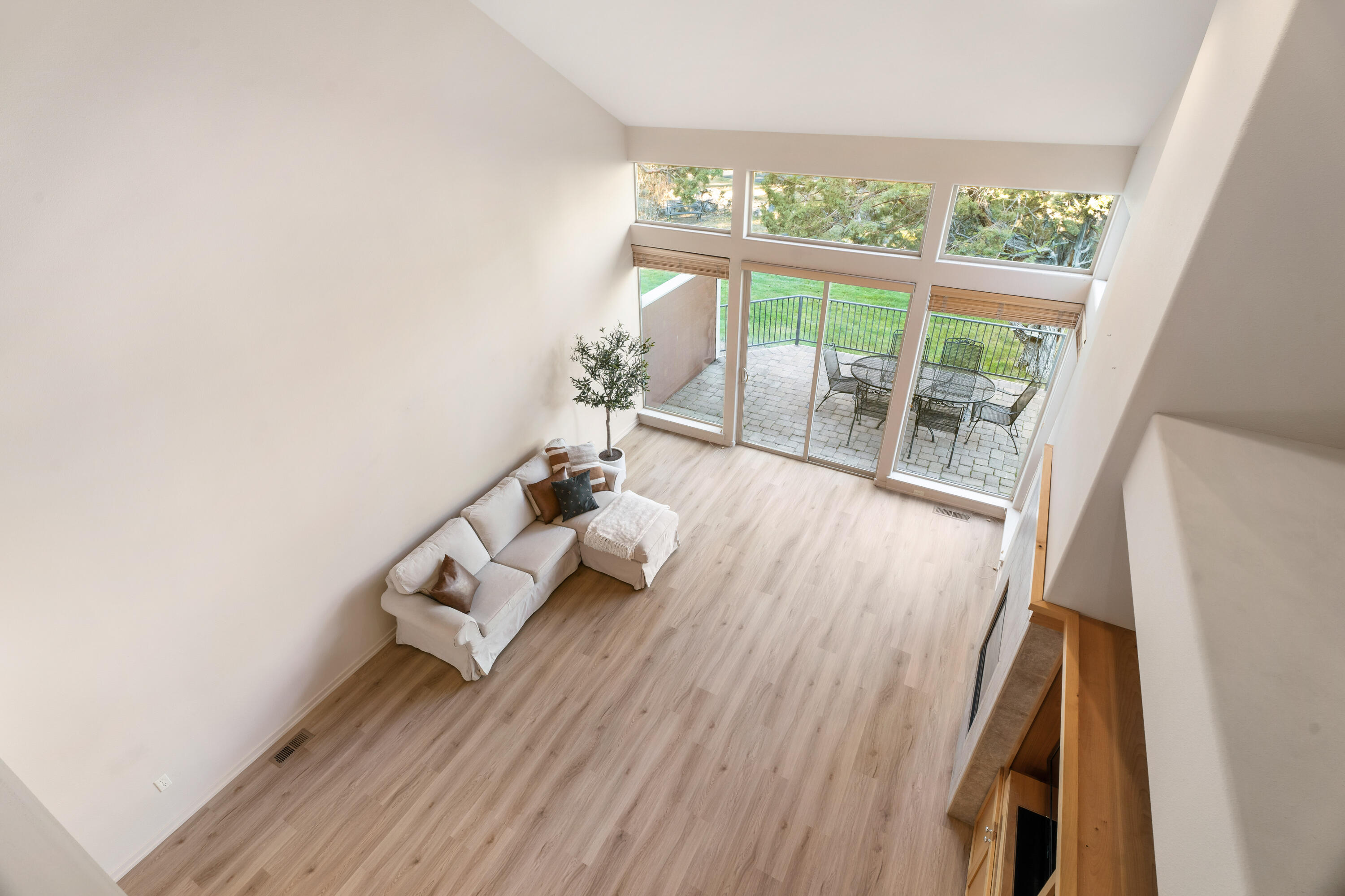 1238 Highland View Loop