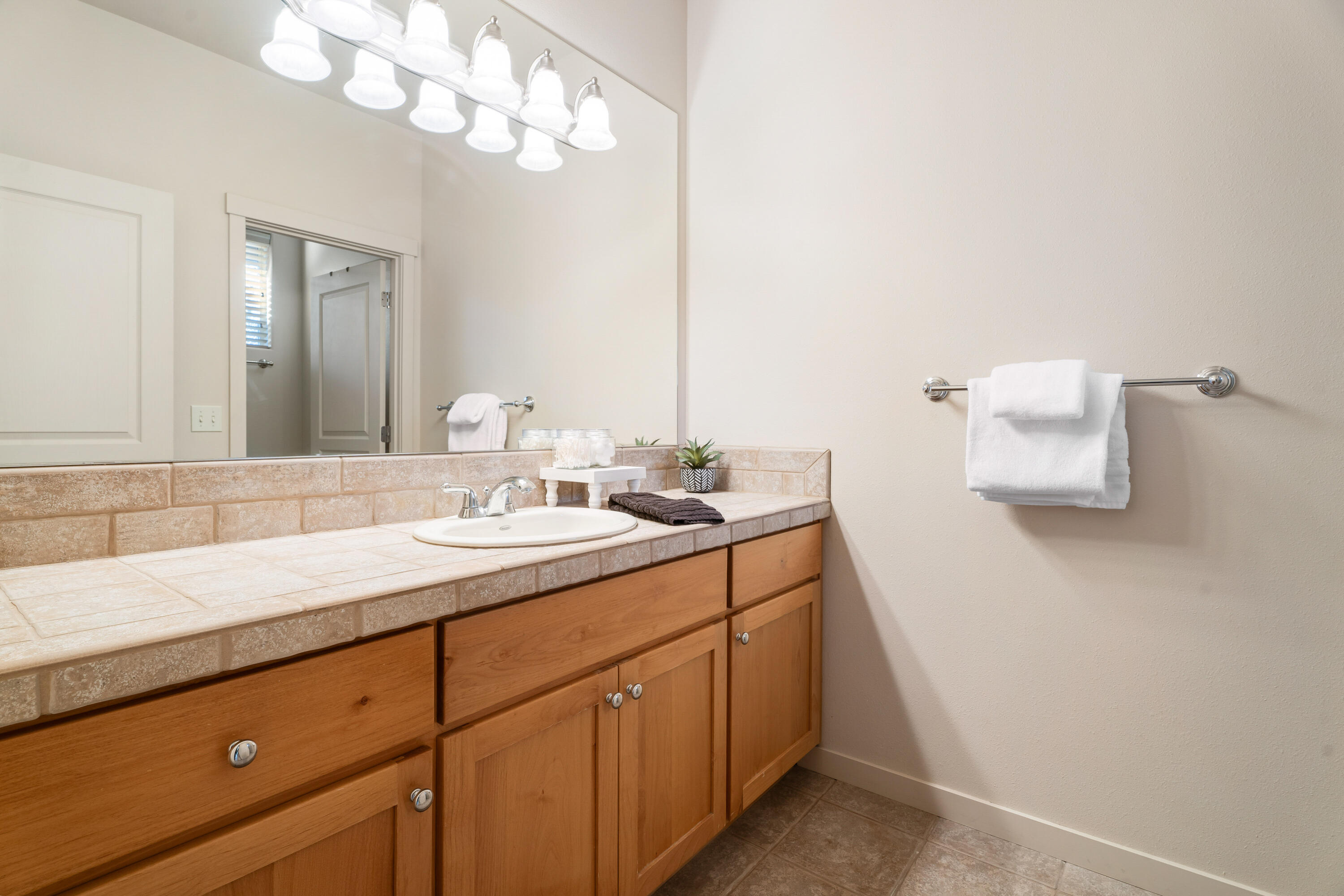 1238 Highland View Loop