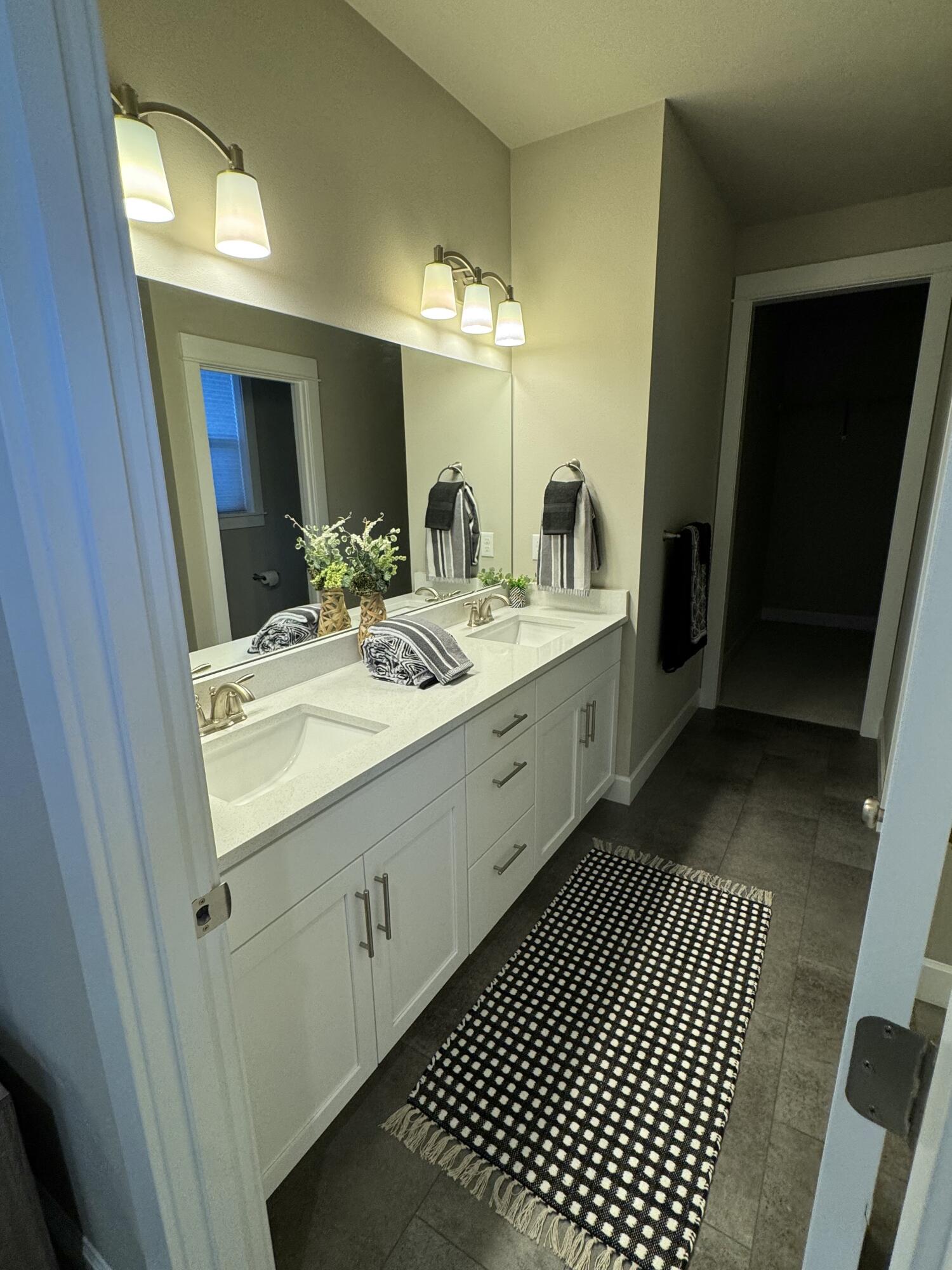 1084 E Horse Back Trail