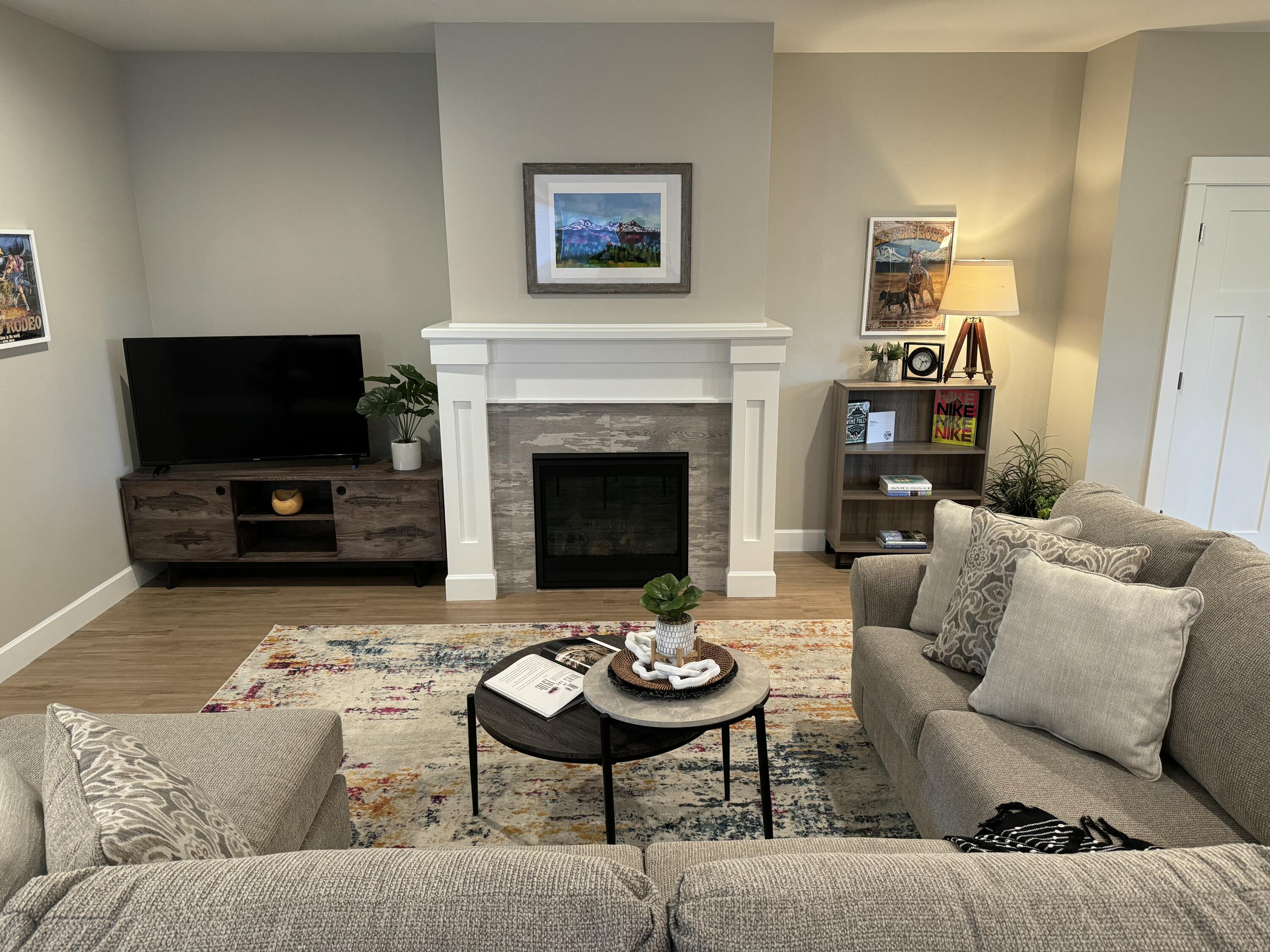 1084 E Horse Back Trail