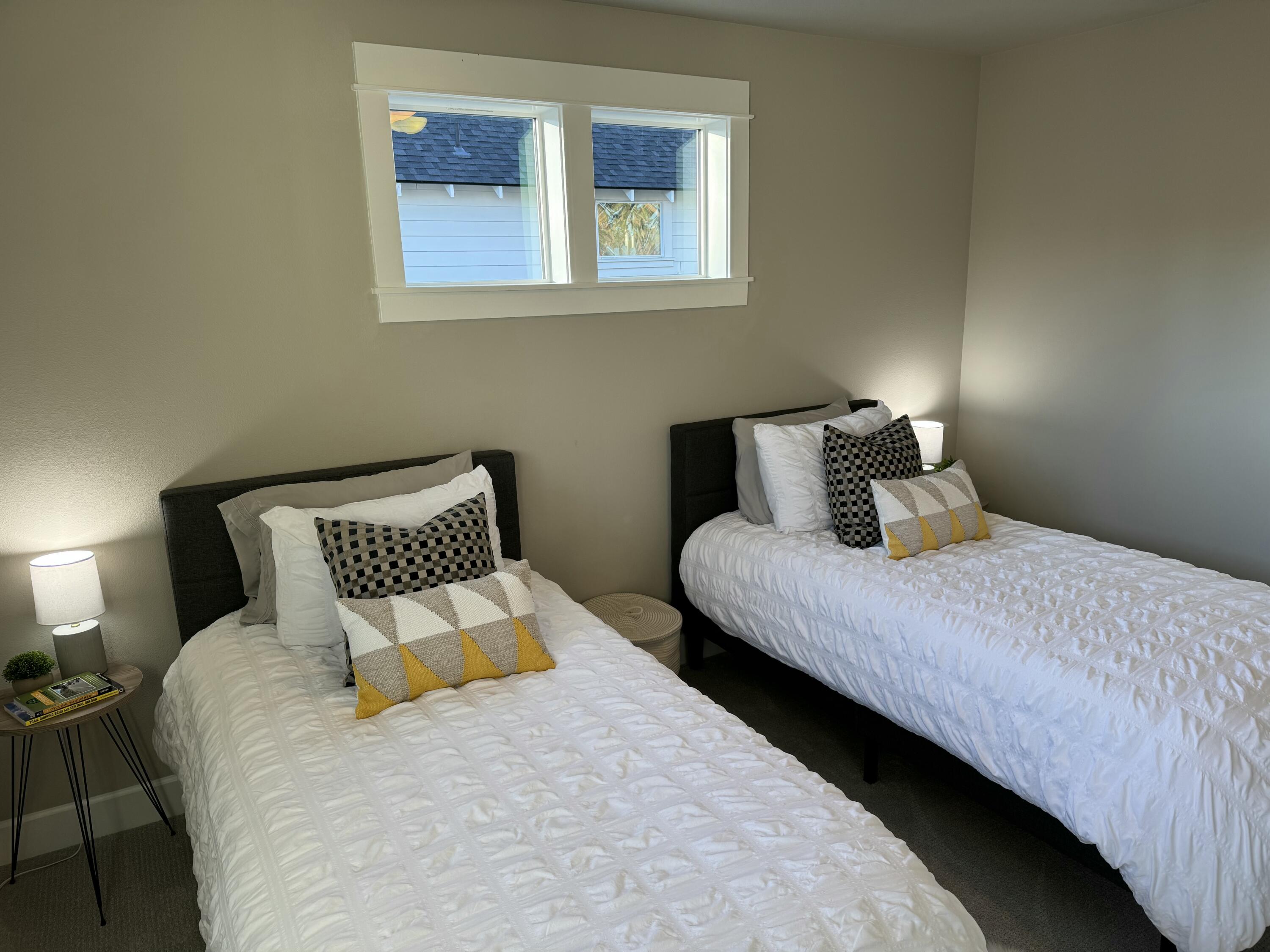 1084 E Horse Back Trail