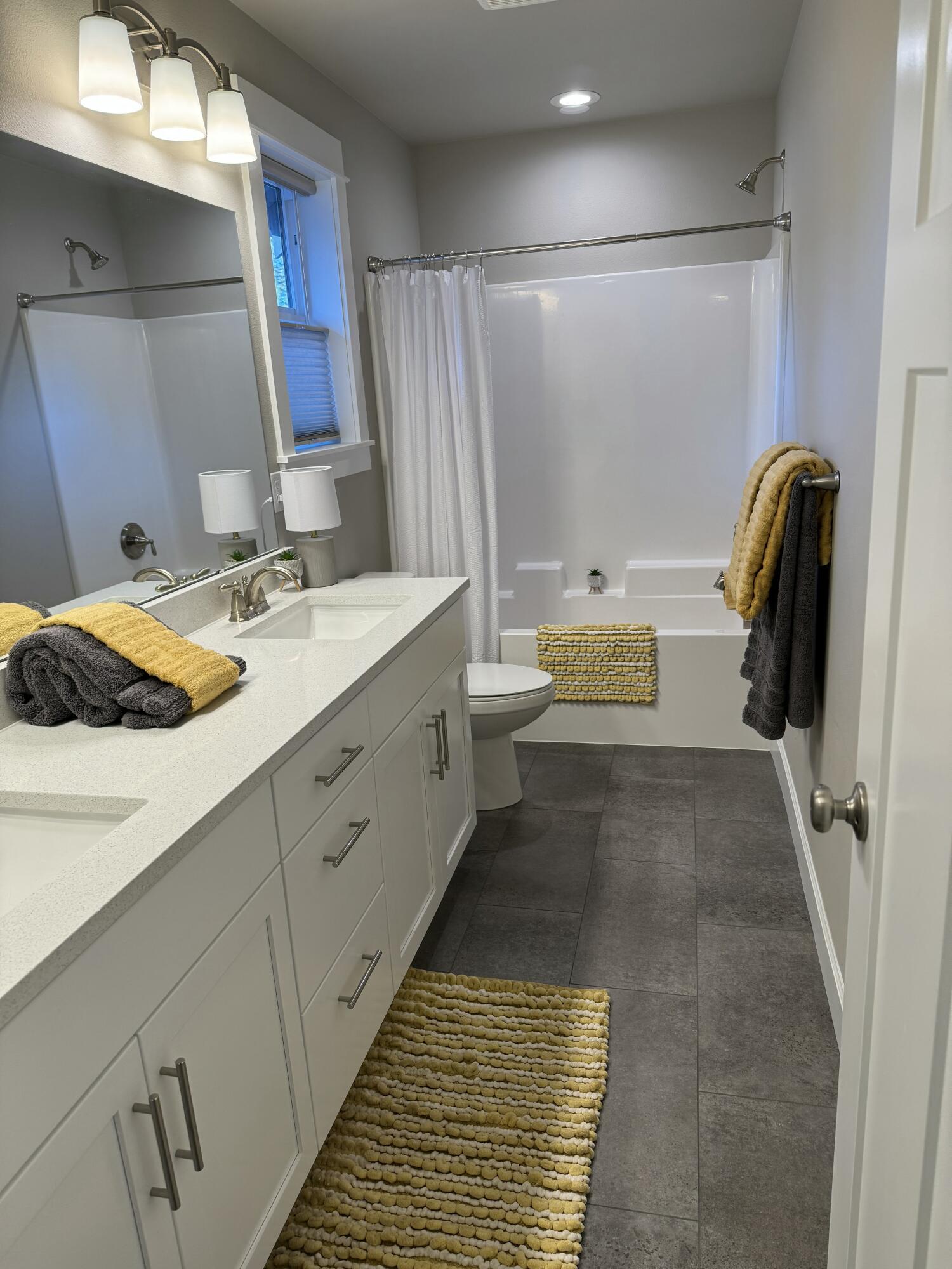 1084 E Horse Back Trail