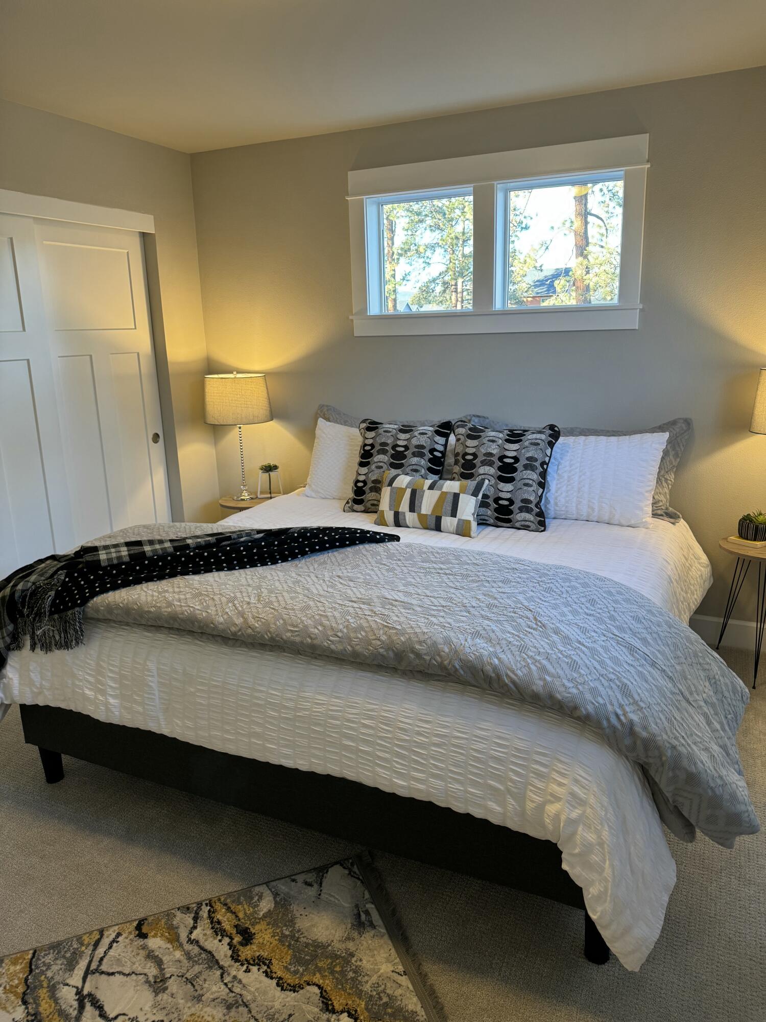 1084 E Horse Back Trail