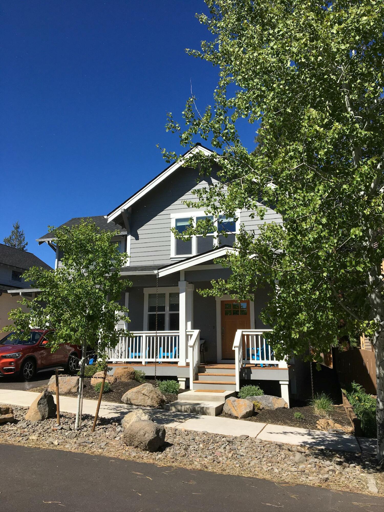 1084 E Horse Back Trail