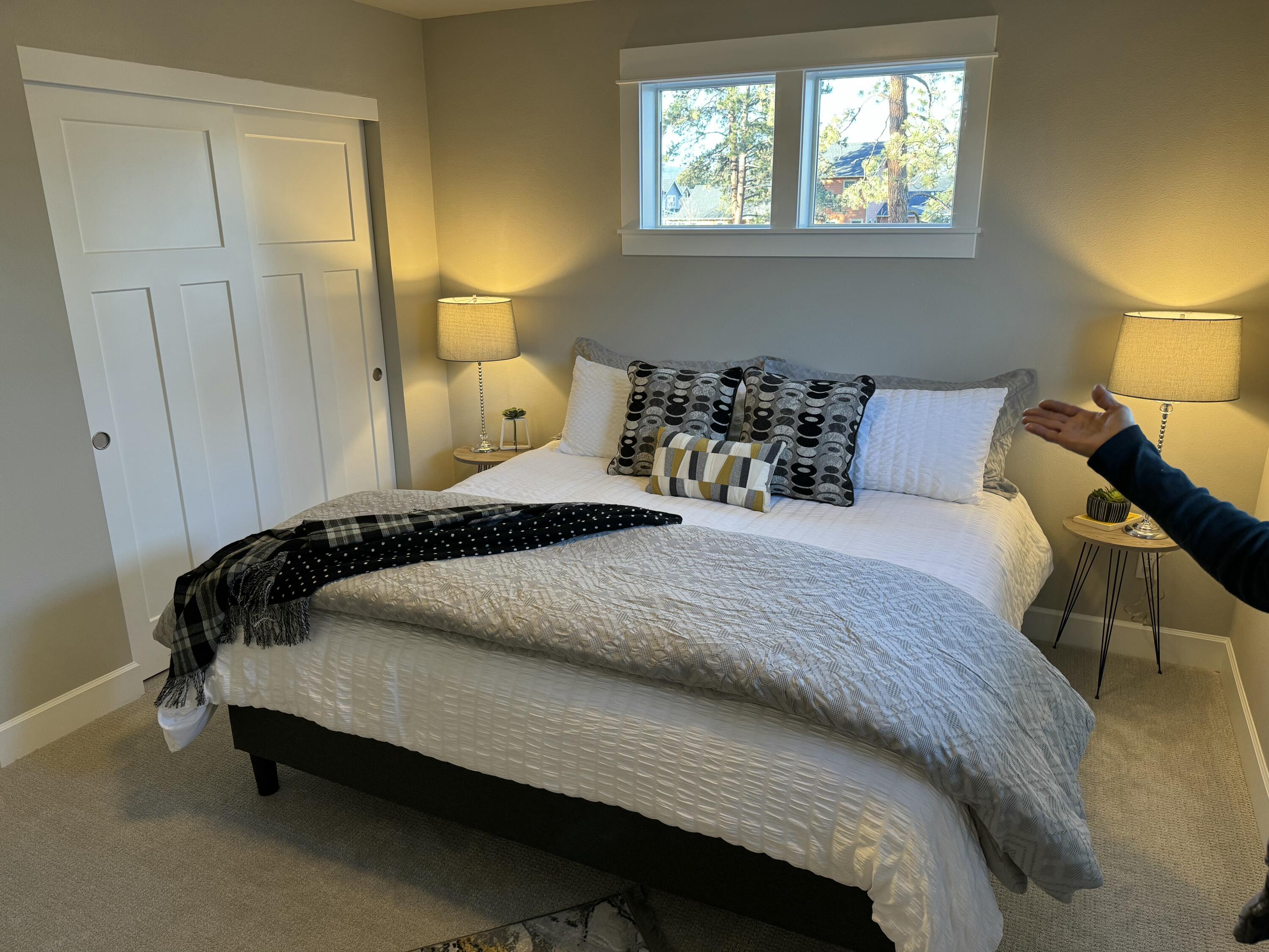 1084 E Horse Back Trail