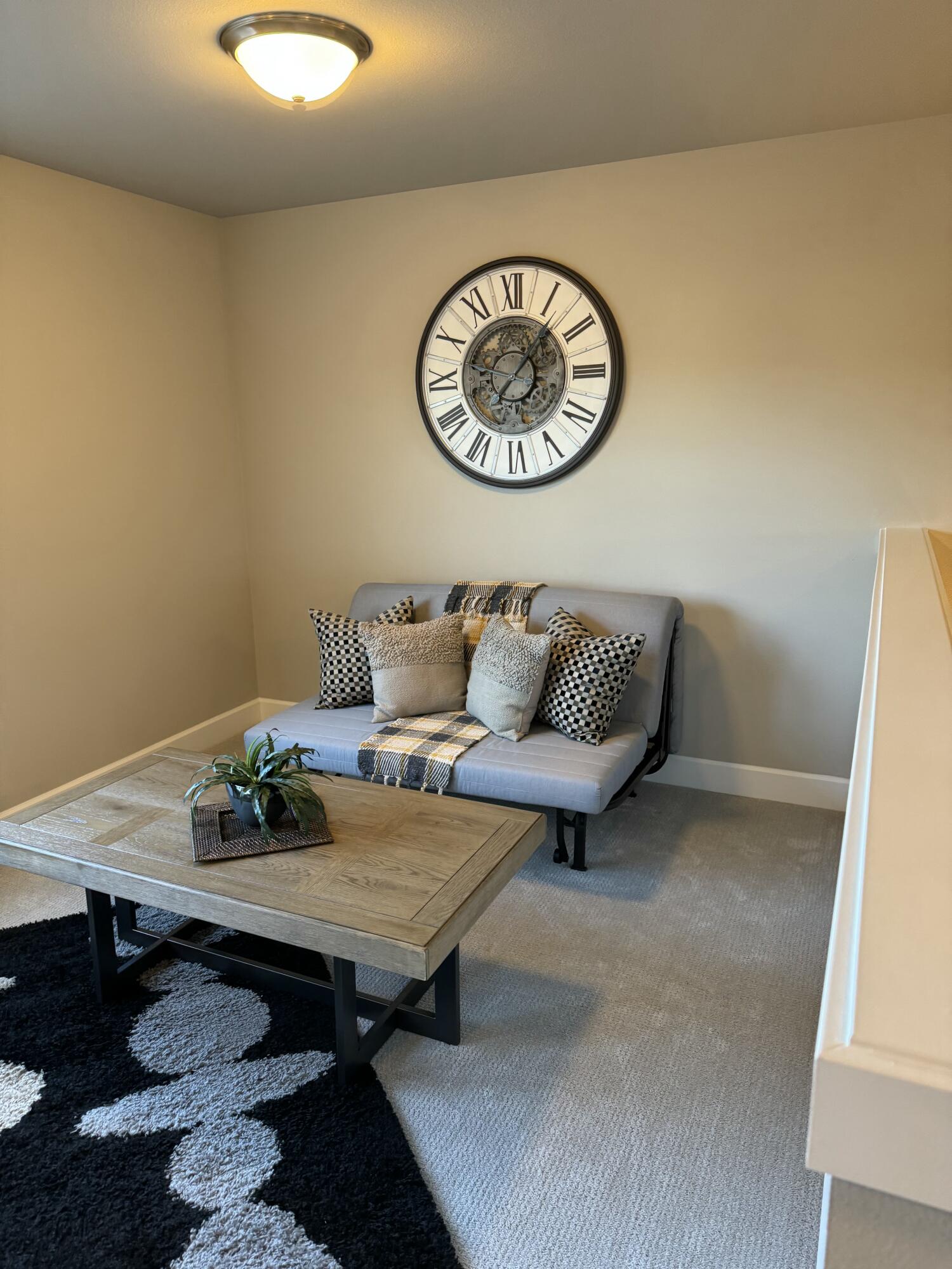 1084 E Horse Back Trail