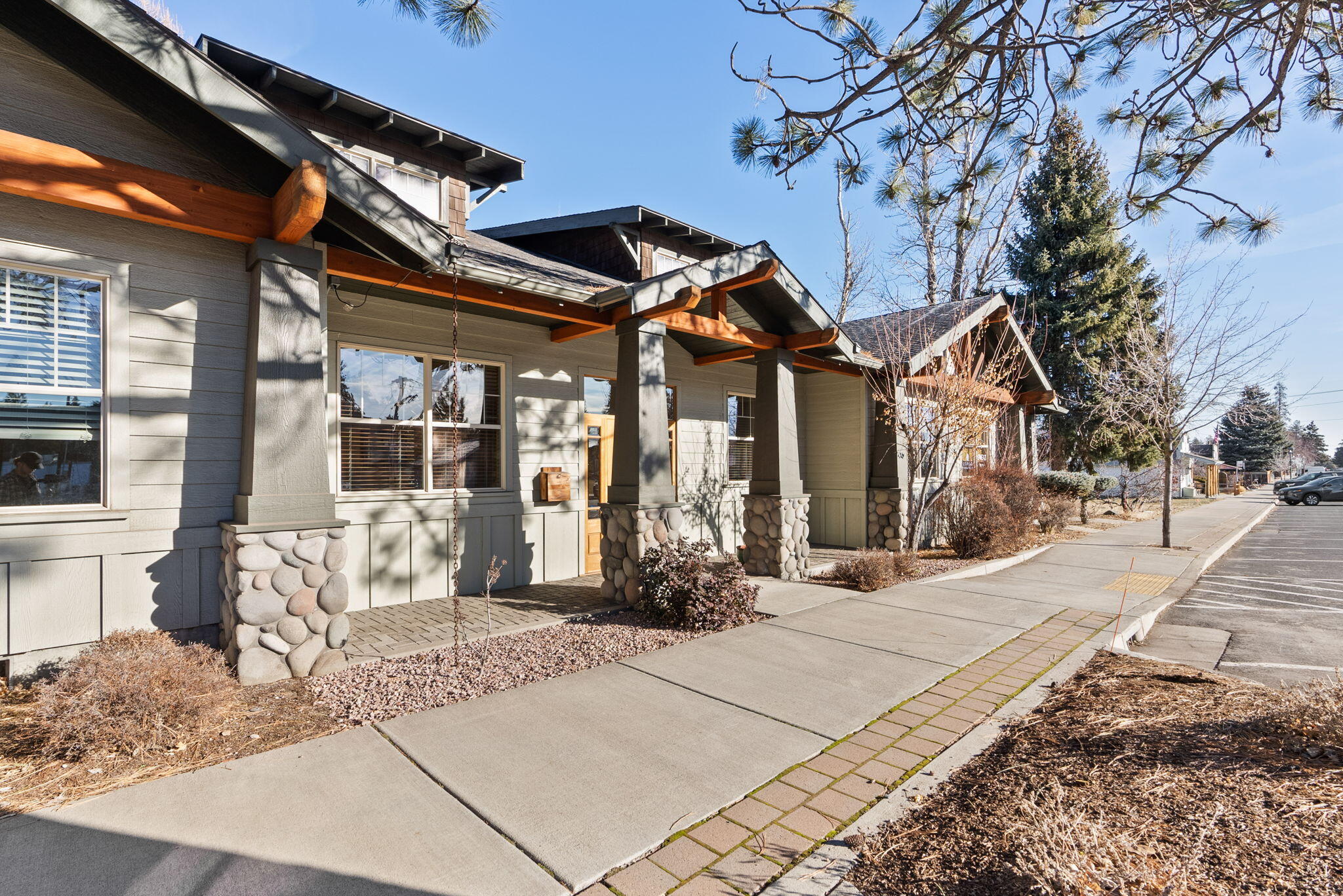 392 W Main Avenue, 2