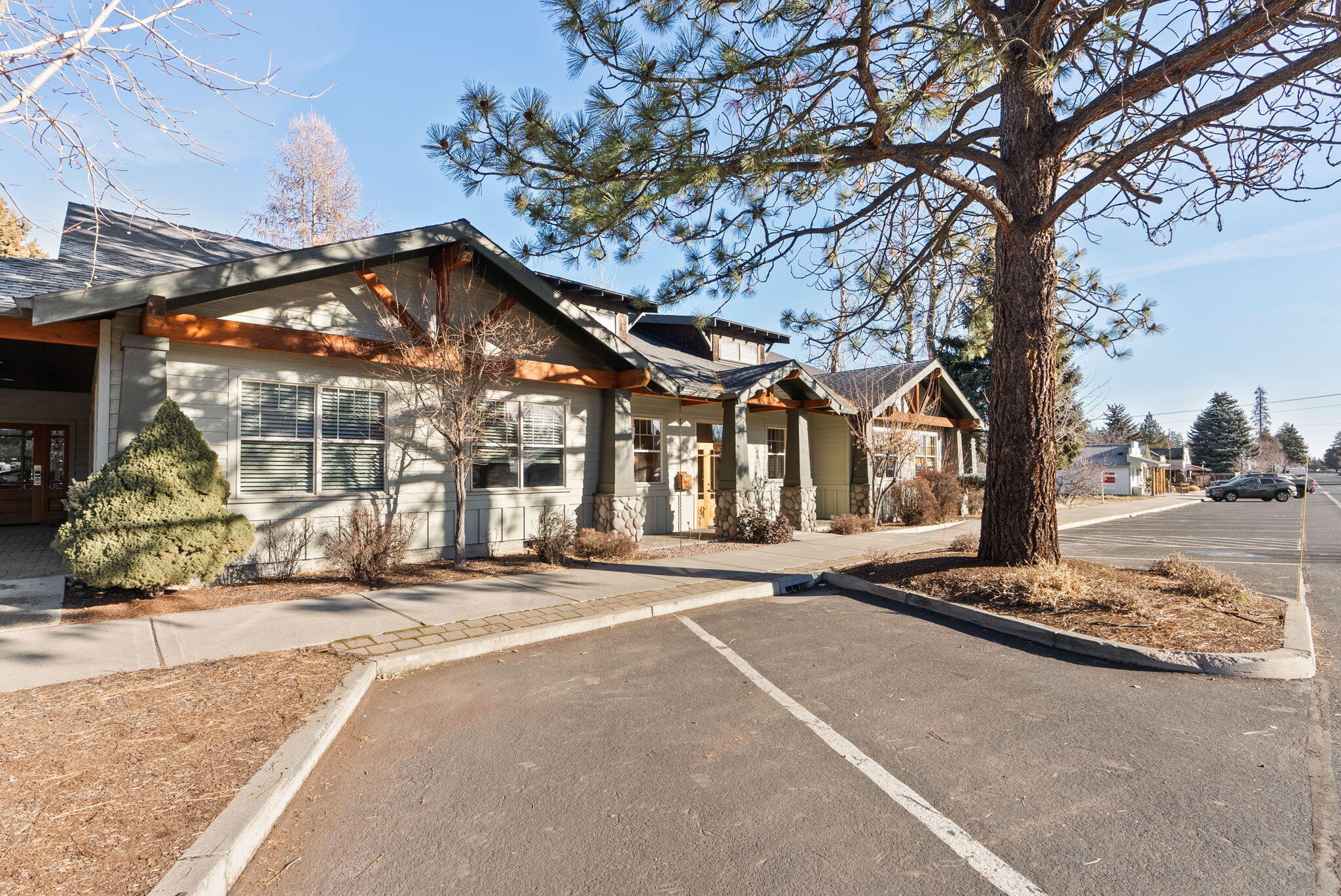 392 W Main Avenue, 2