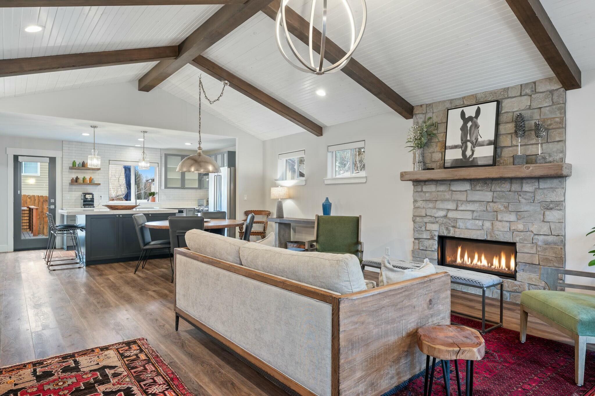 2122 NW Torrey Pines Drive