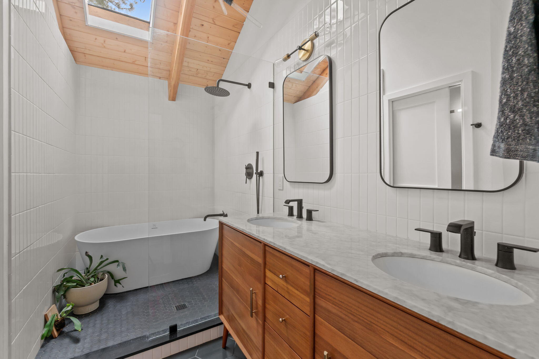 70820 Hyacinth, SH26