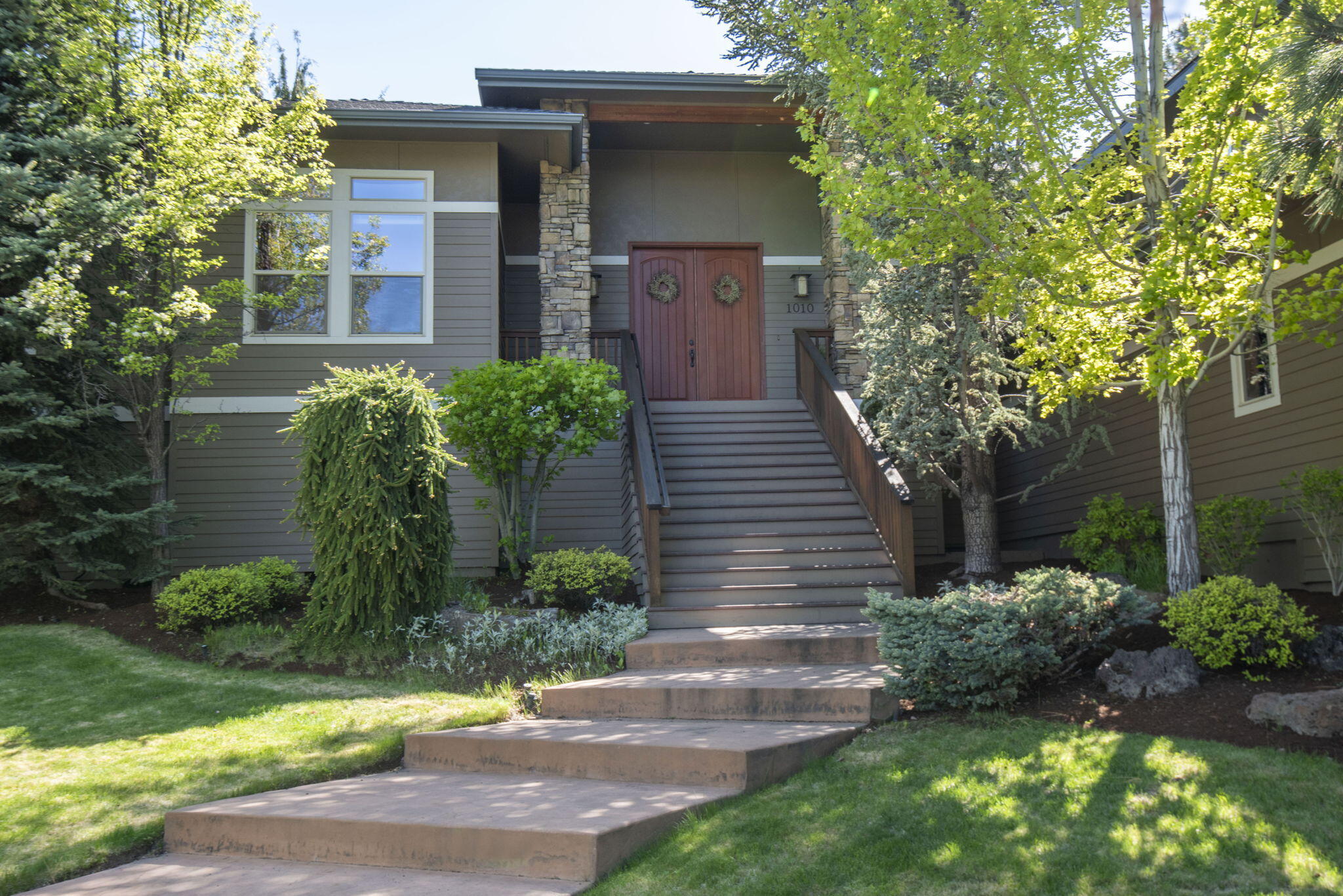 1010 NW Yosemite Drive