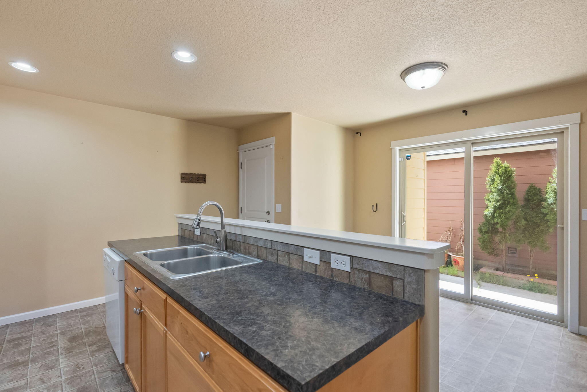 2749 NW Cedar Avenue