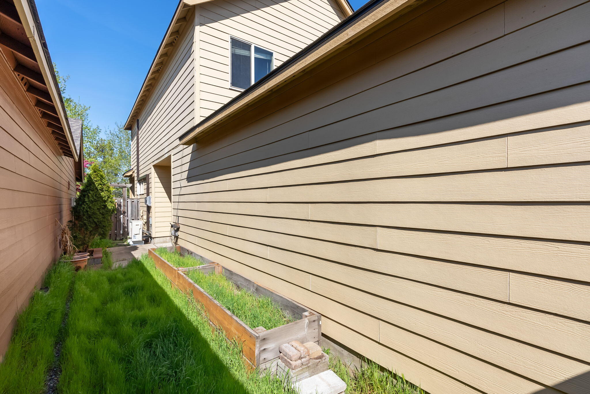 2749 NW Cedar Avenue