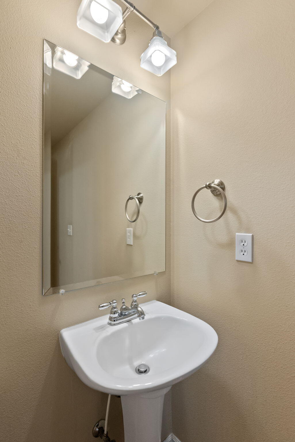 2749 NW Cedar Avenue