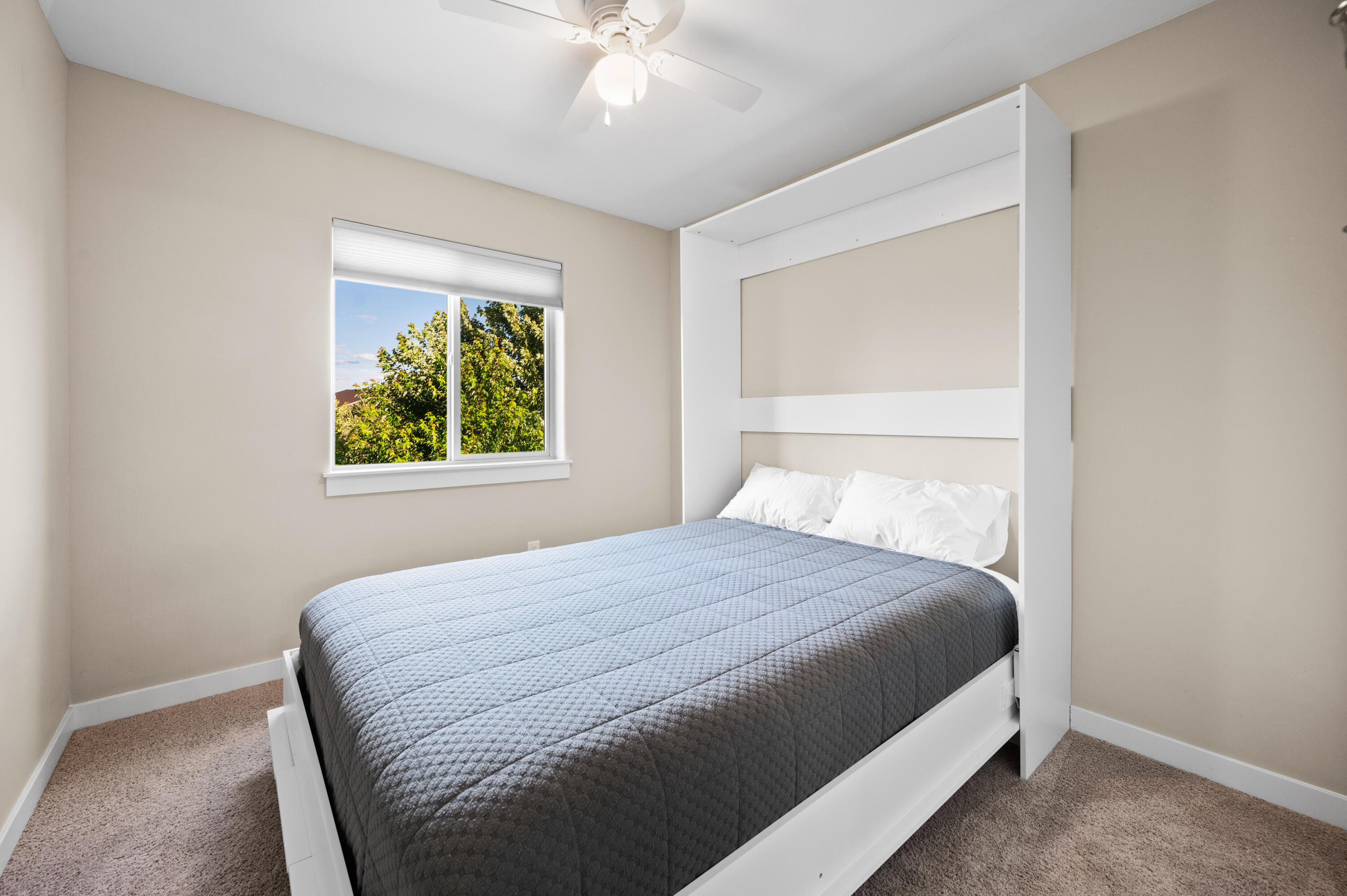 4392 SW Canal Boulevard