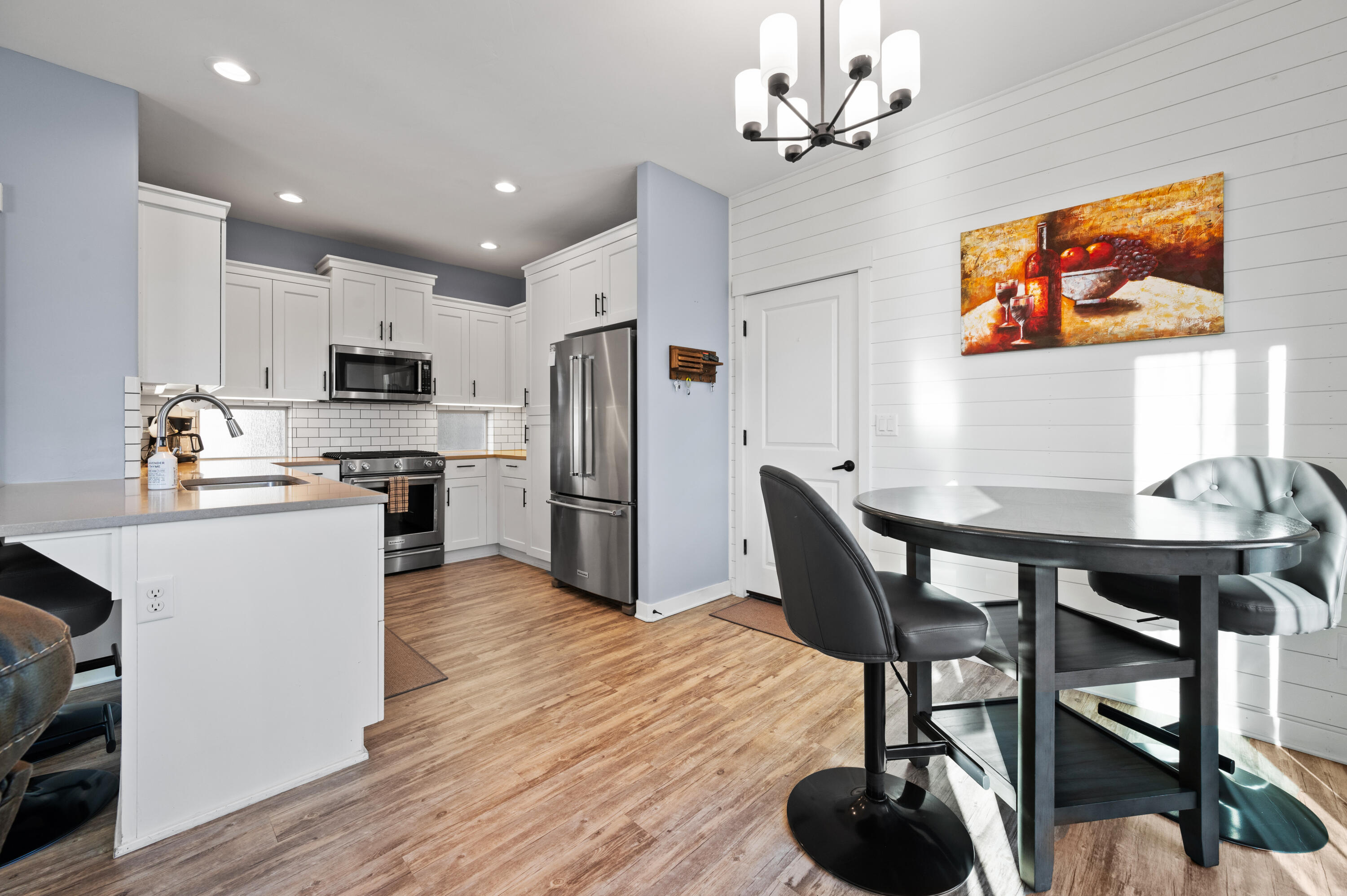 4392 SW Canal Boulevard