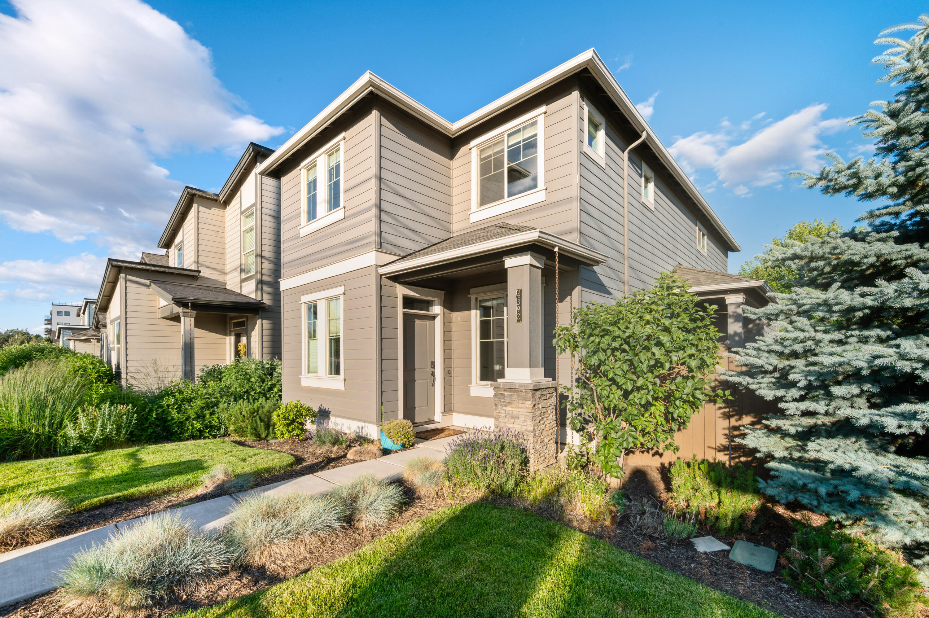 4392 SW Canal Boulevard