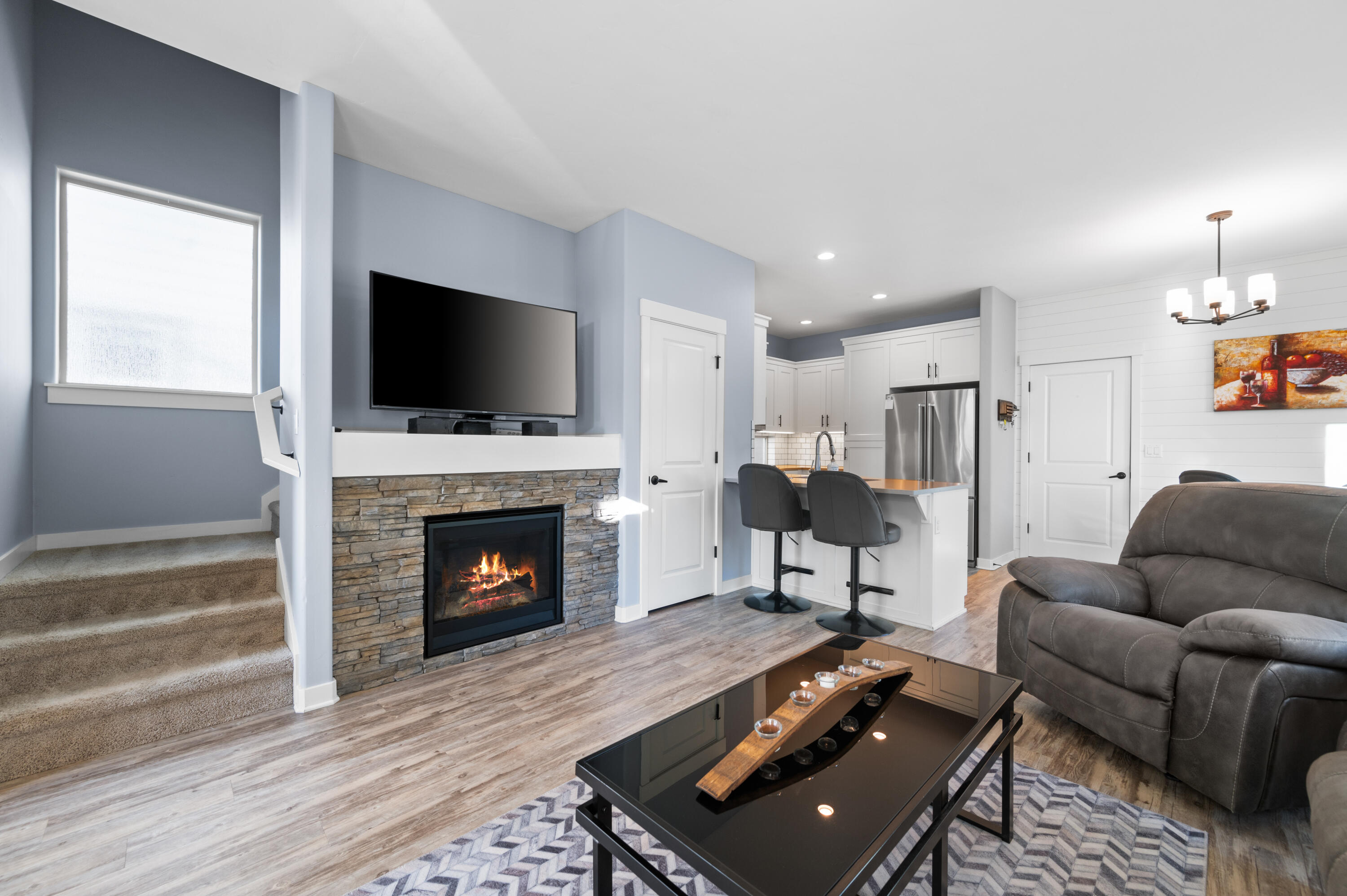 4392 SW Canal Boulevard