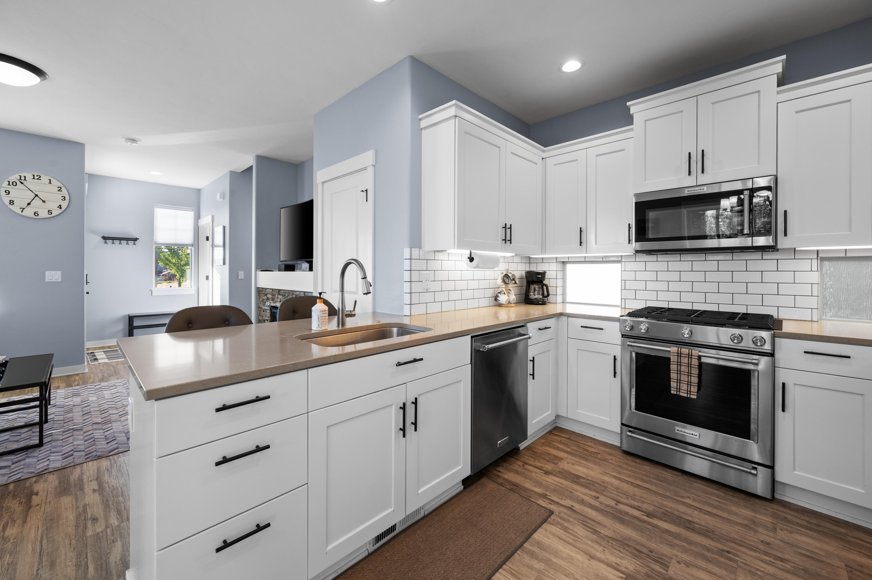 4392 SW Canal Boulevard