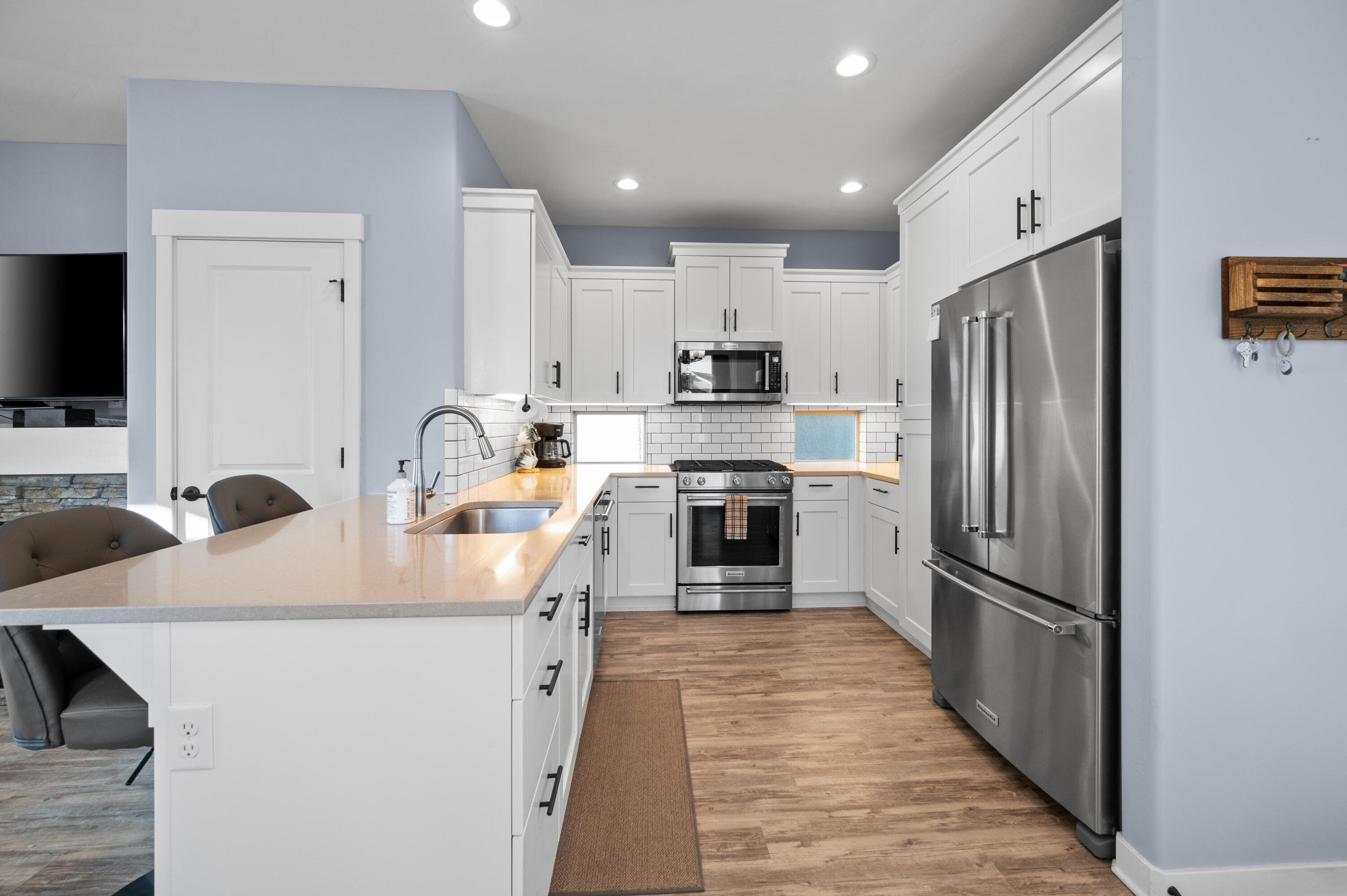 4392 SW Canal Boulevard