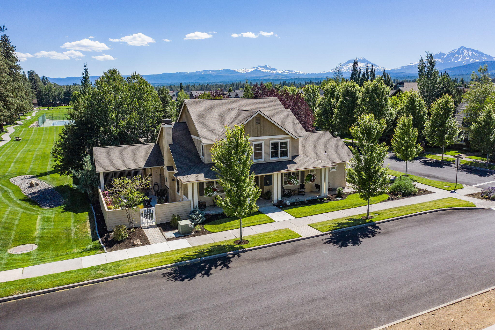 459 W St Helens Avenue