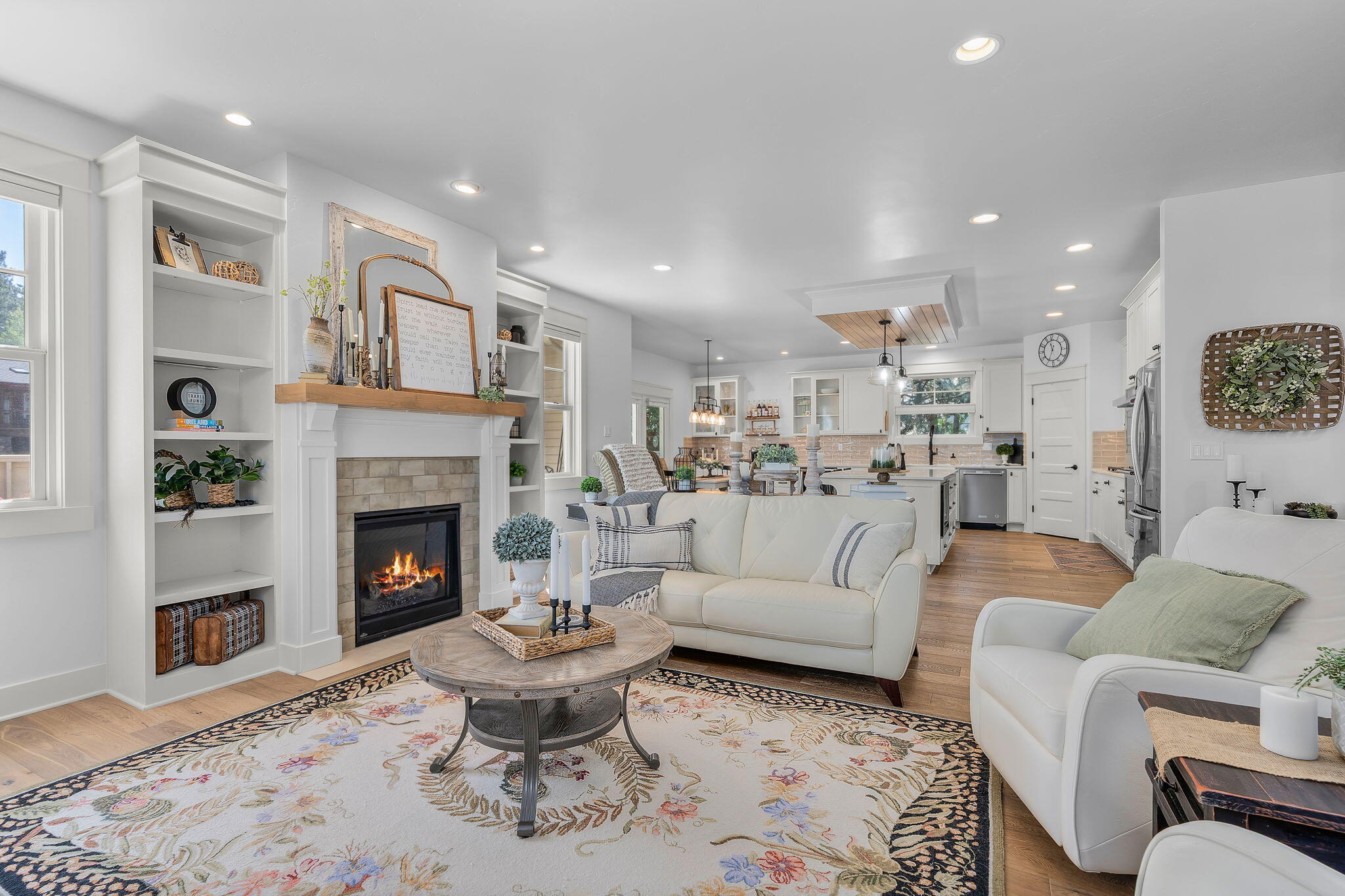 459 W St Helens Avenue