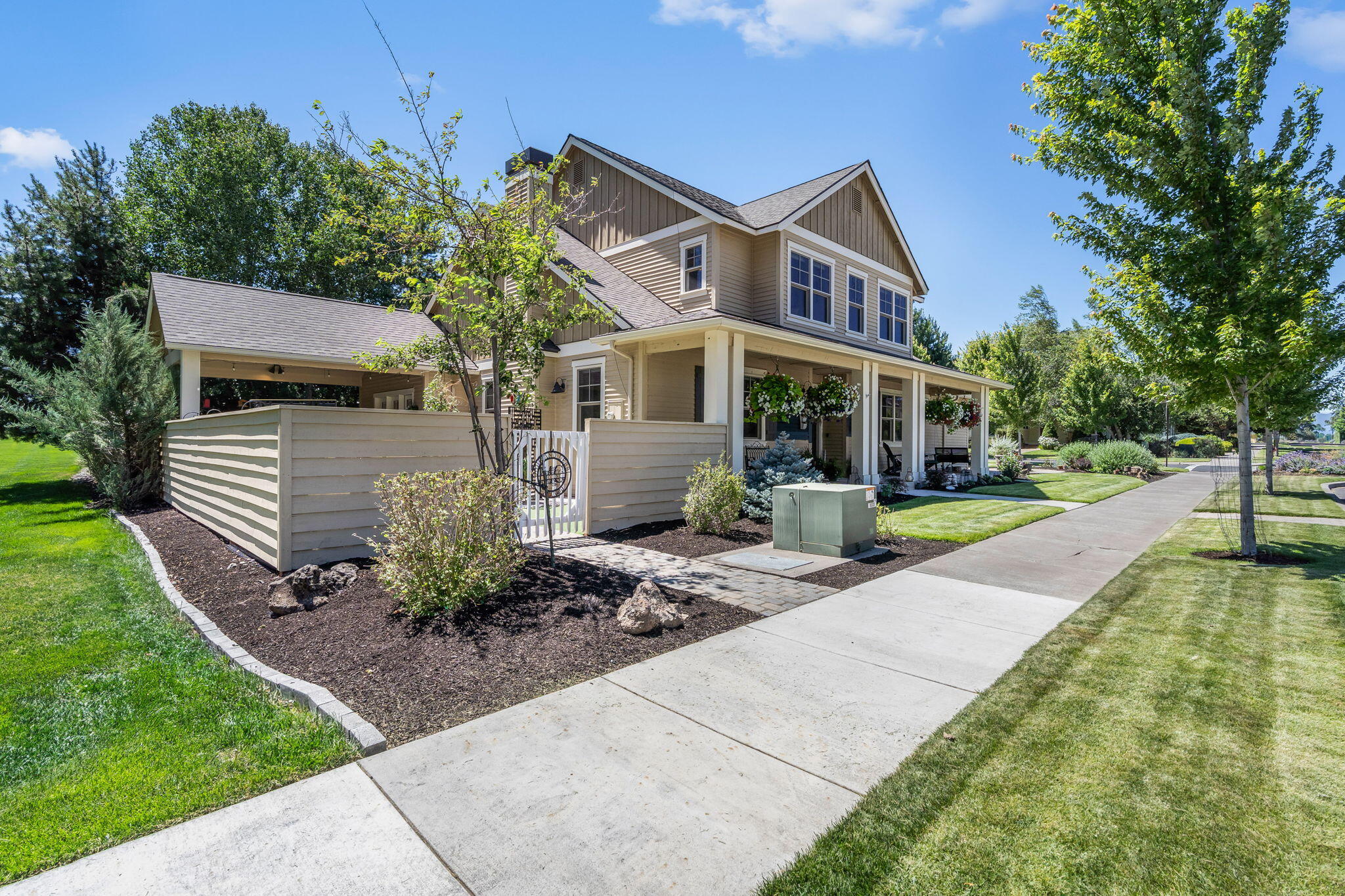 459 W St Helens Avenue
