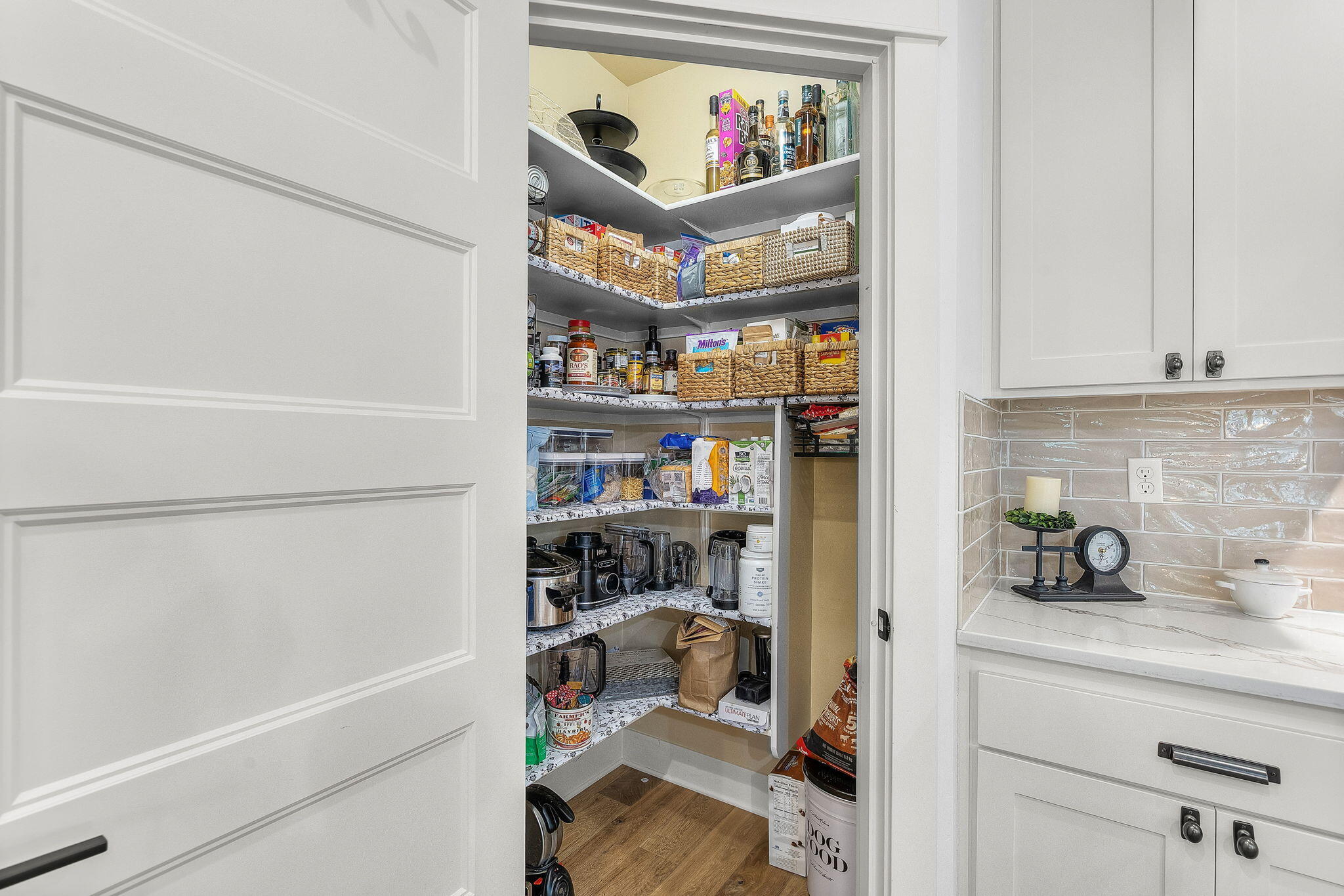 459 W St Helens Avenue