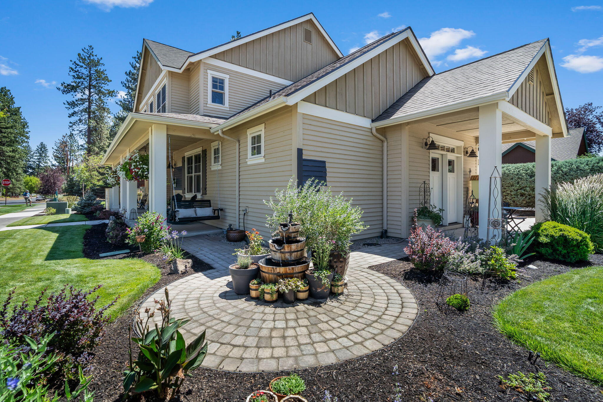 459 W St Helens Avenue